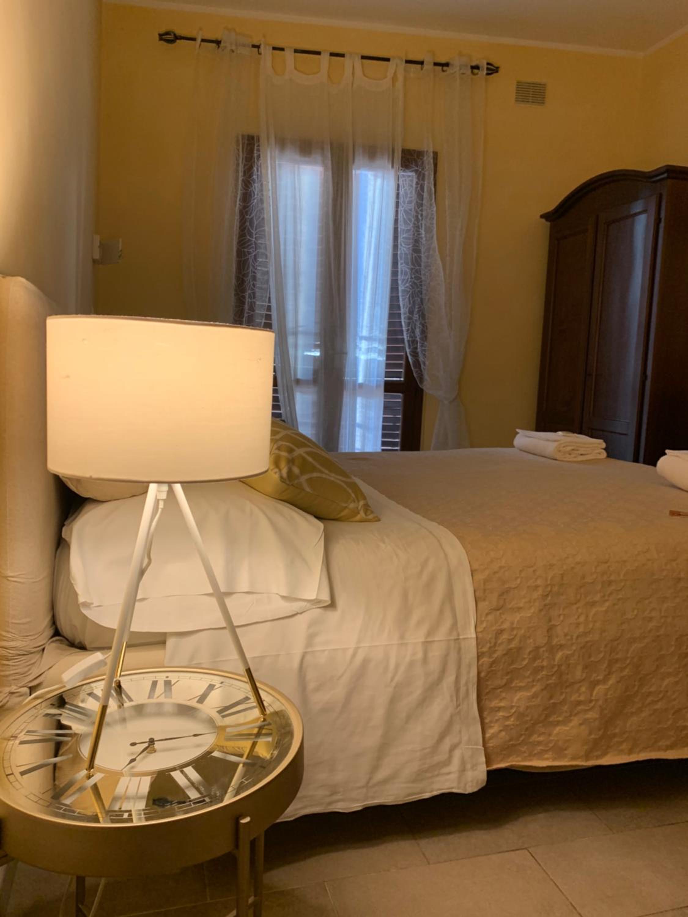 Deluxe Room - Photo 5