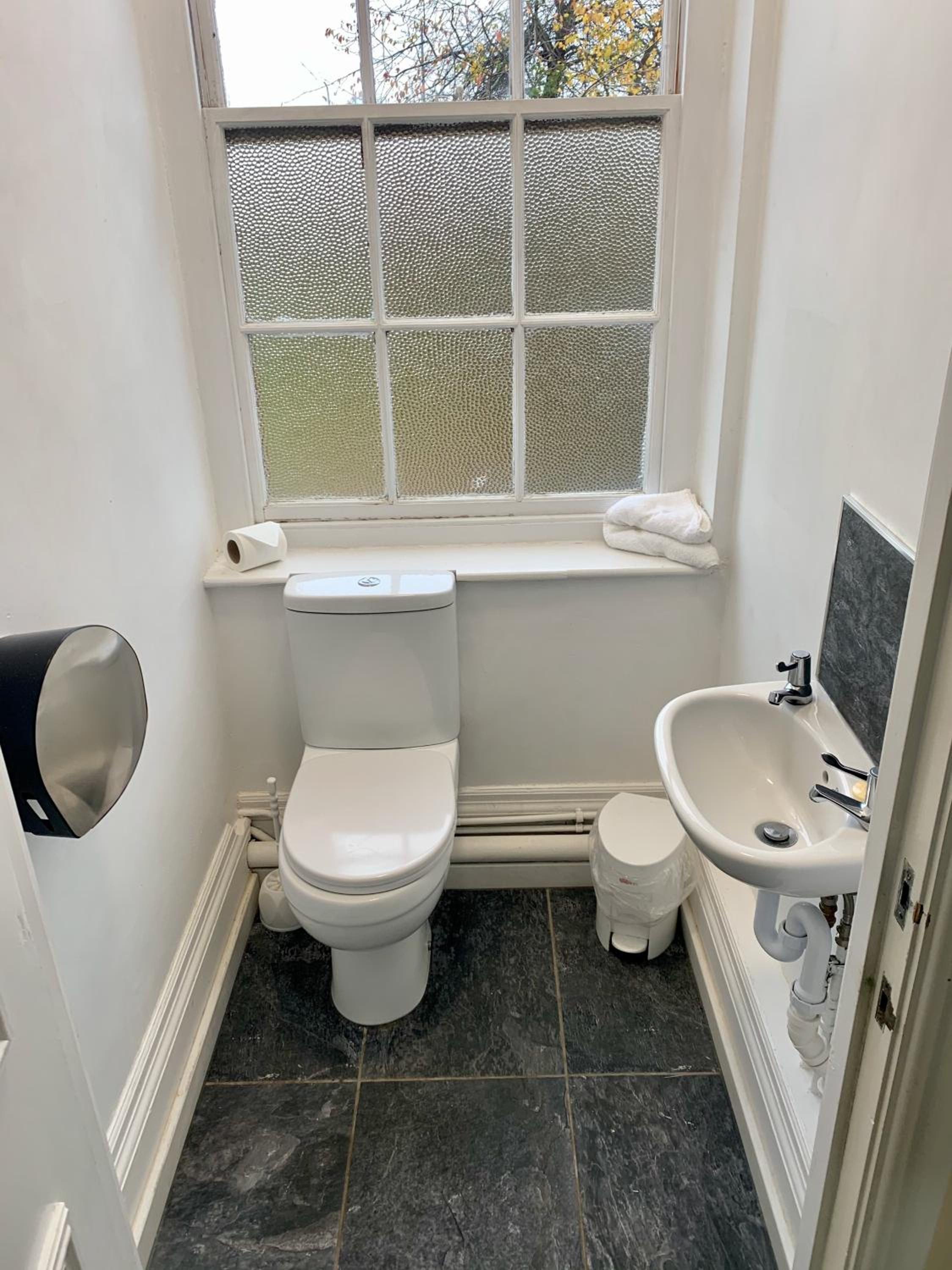 Double Room with Shared Bathroom photo 2
