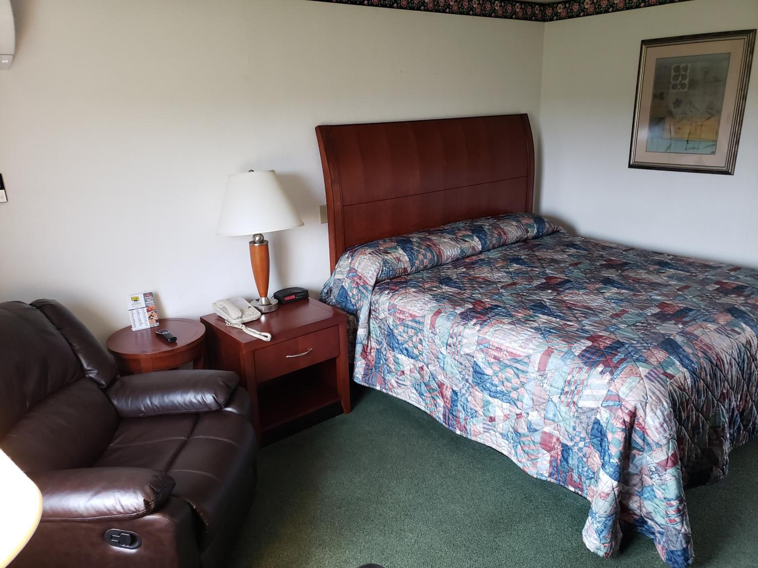 King Room - Non-Smoking photo 2