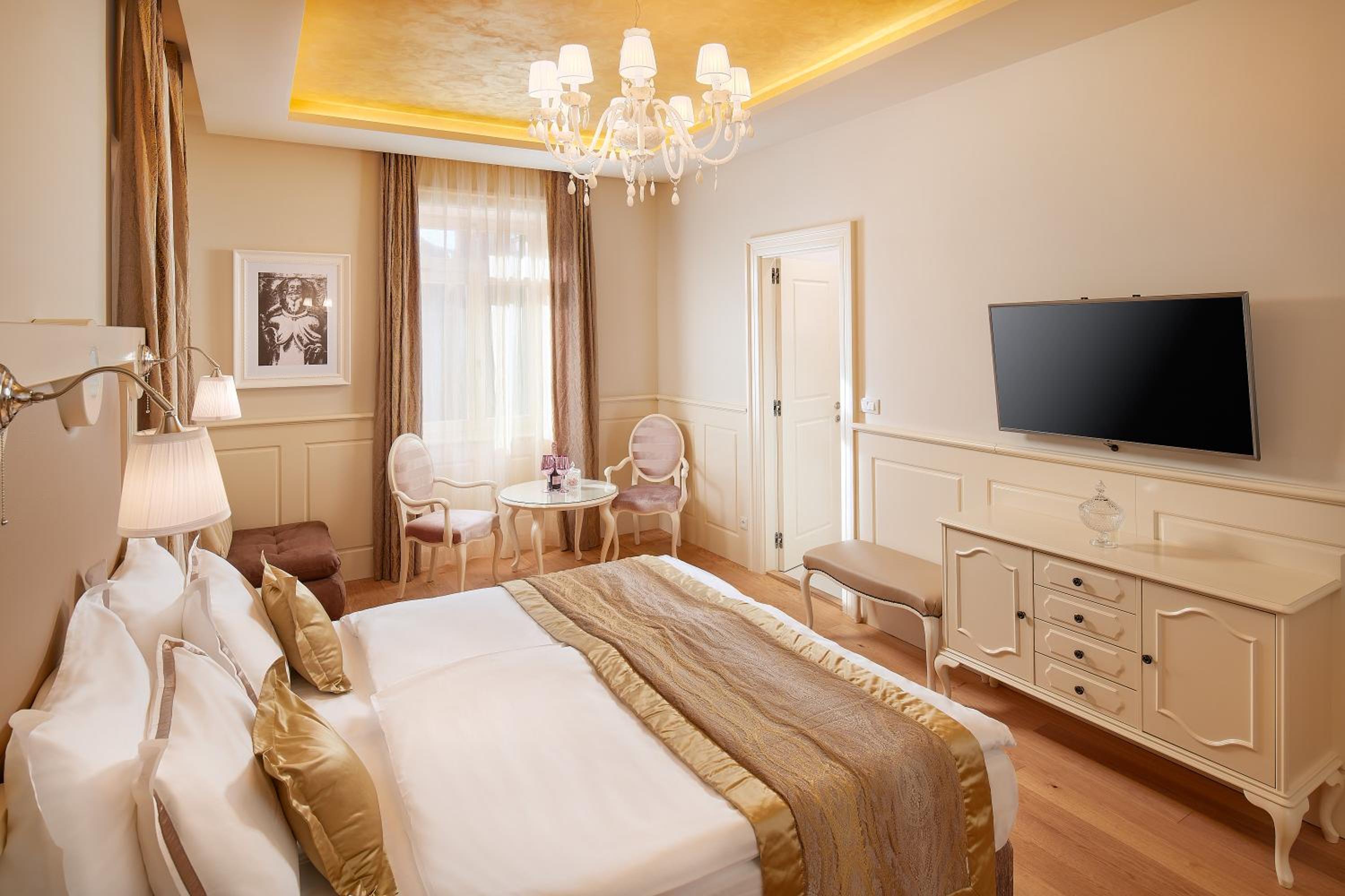 Deluxe Double or Twin Room photo 3