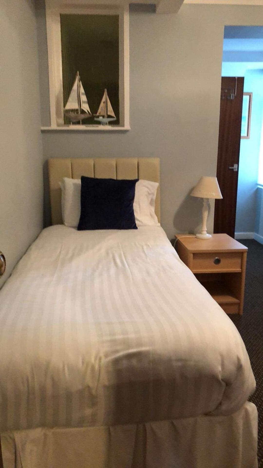 Standard Single Room with Shower photo 2