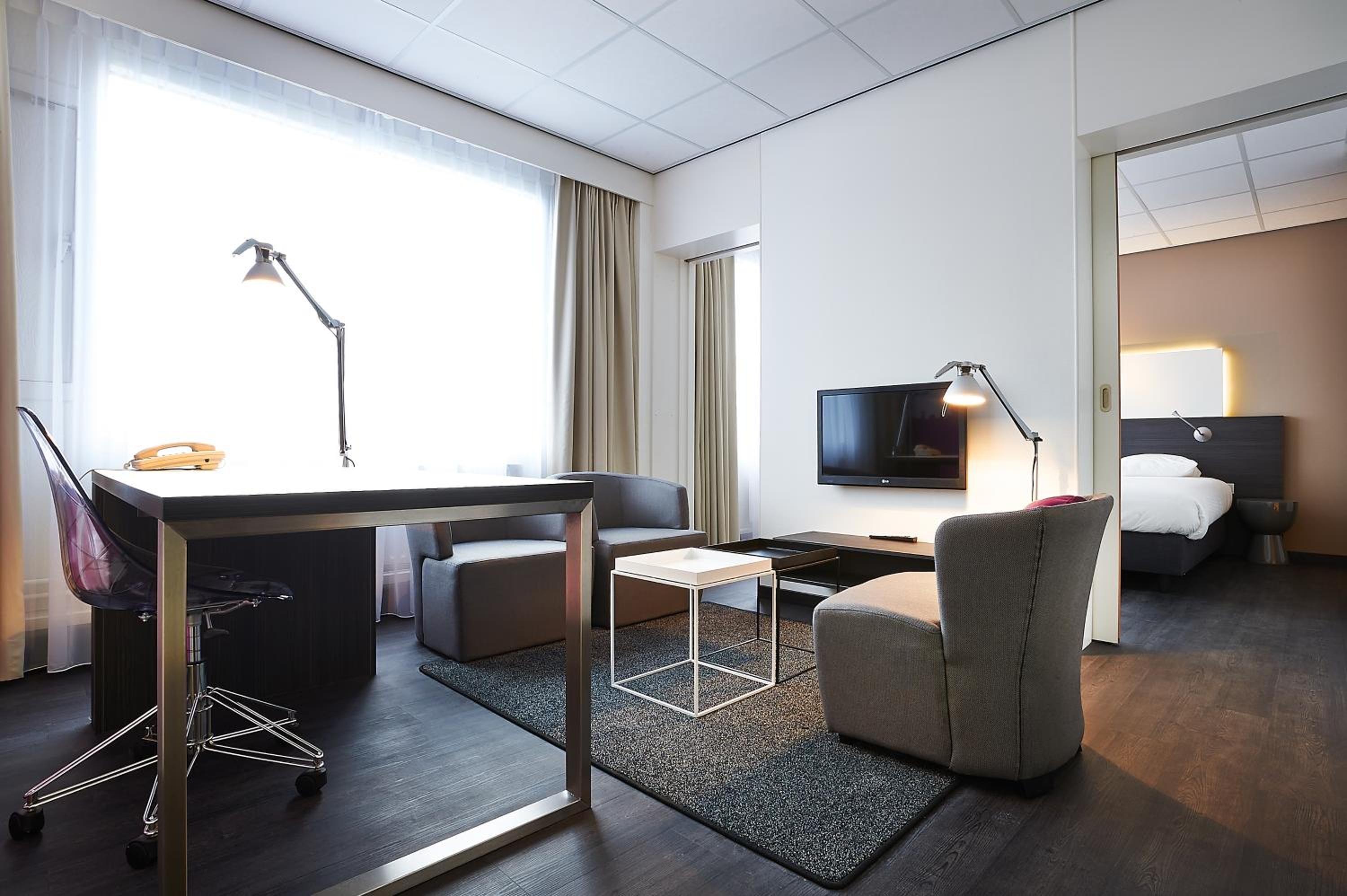 Suite - Photo 3