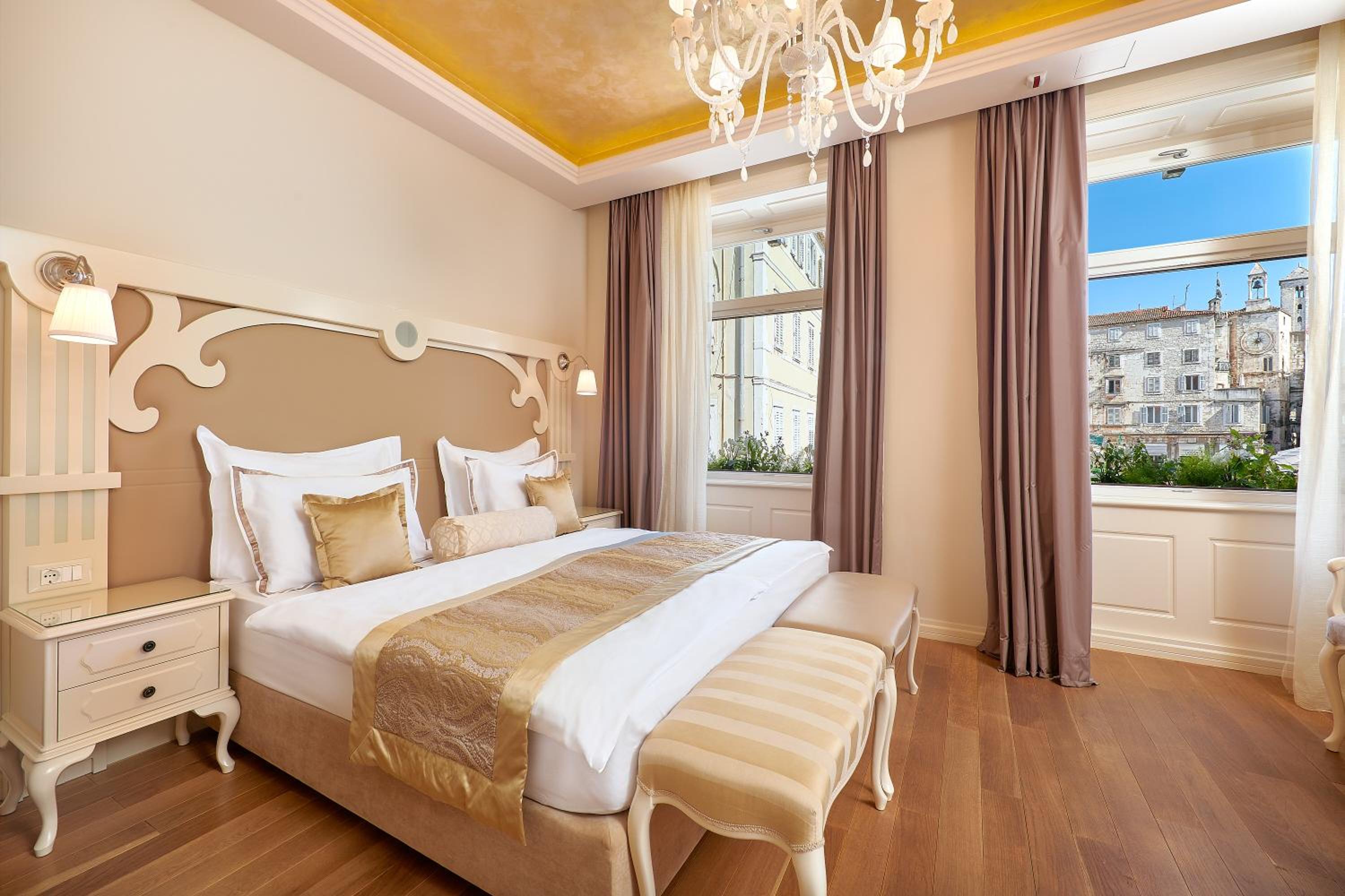 Luxury Double or Twin Room with City View photo 3
