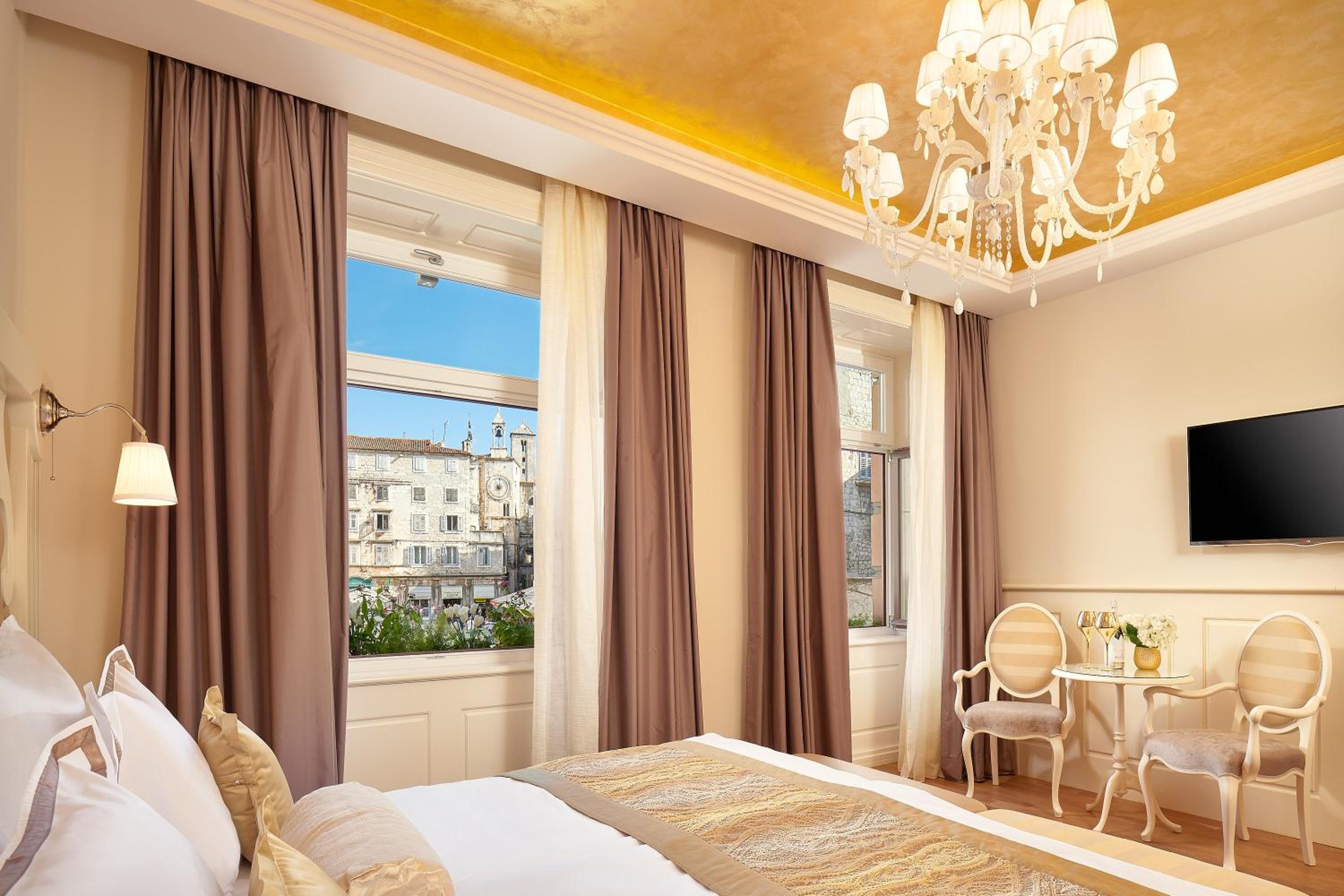 Luxury Double or Twin Room with City View photo 1