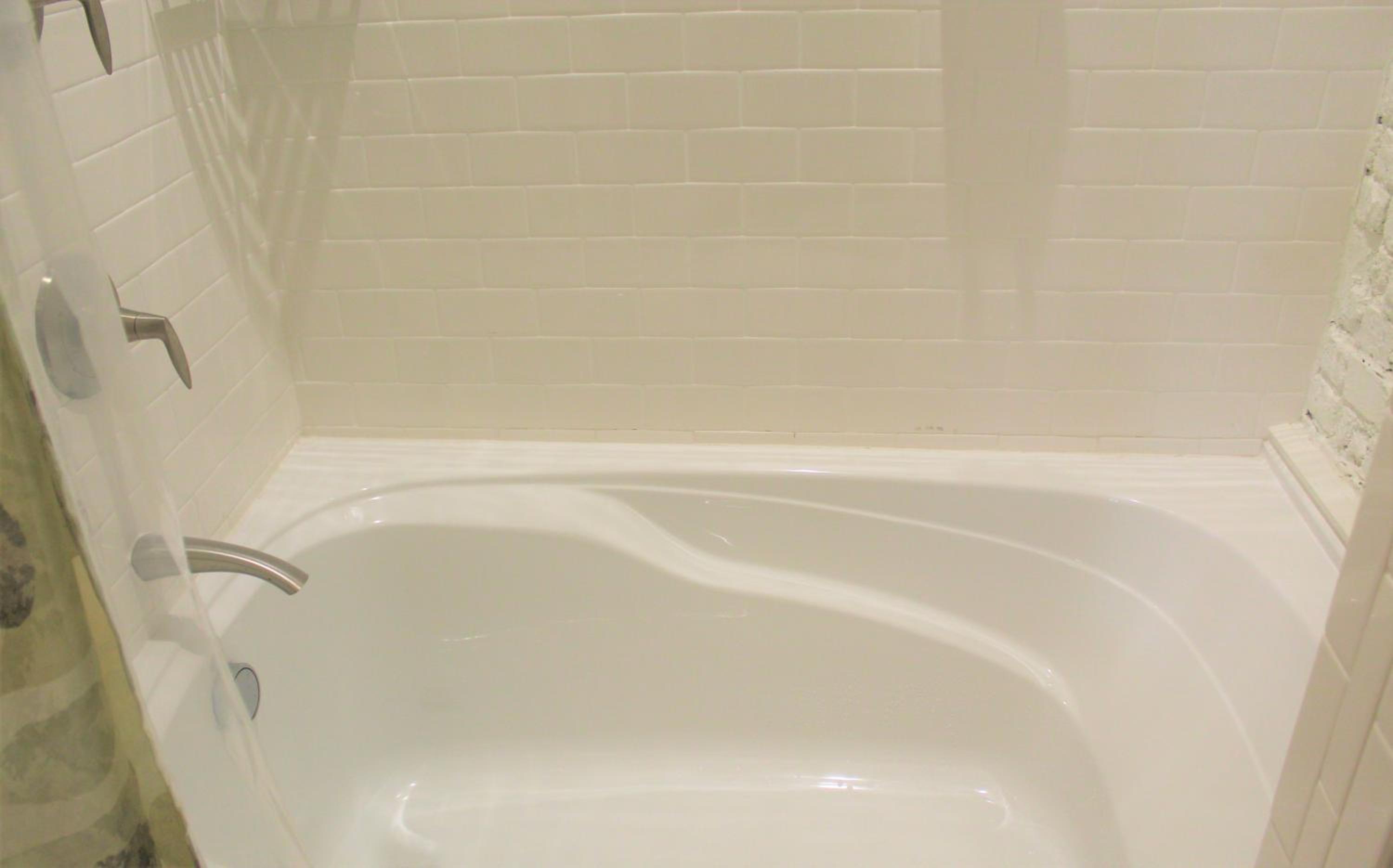King Suite with Spa Bath - Photo 4