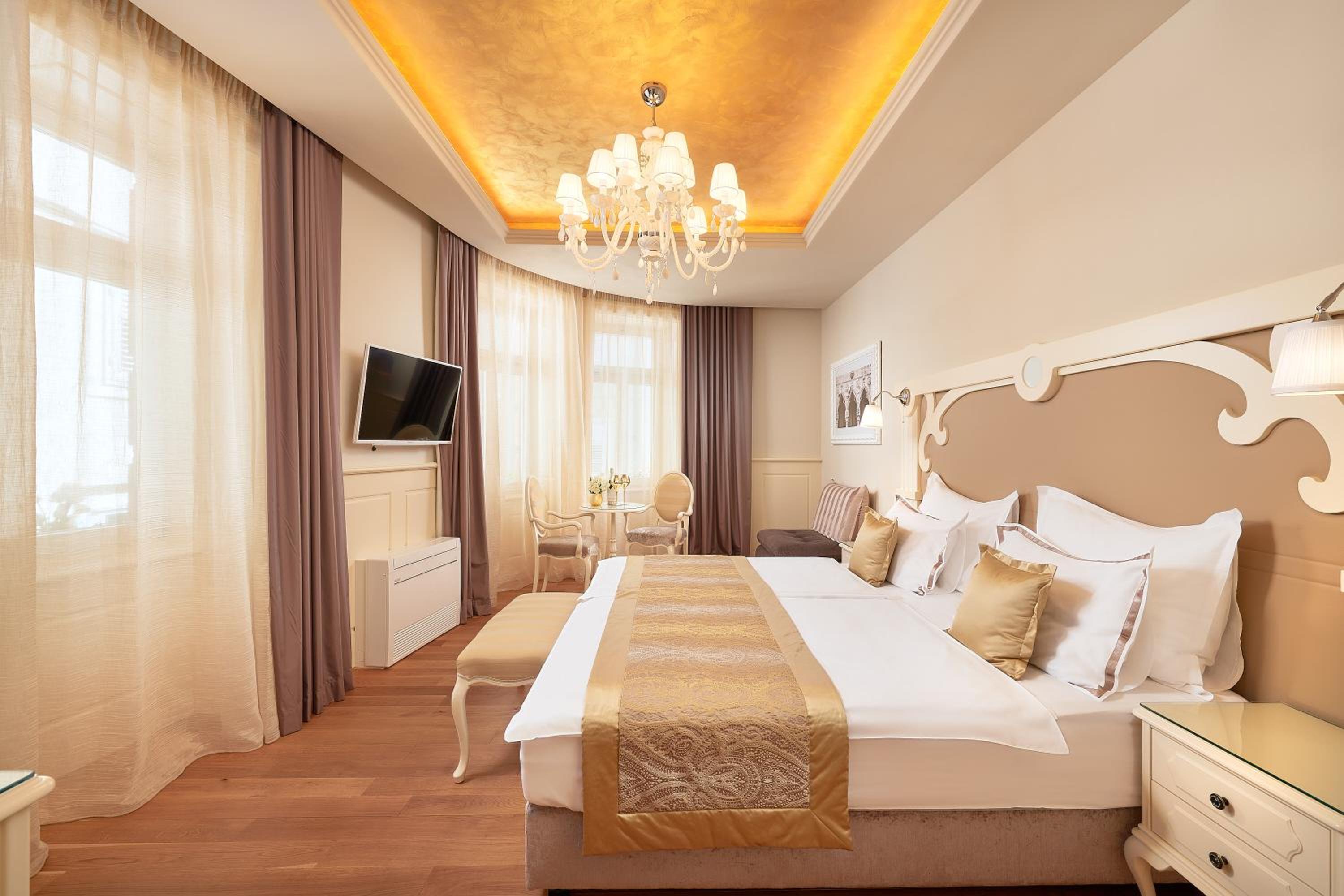 Superior Double or Twin Room with City View photo 1