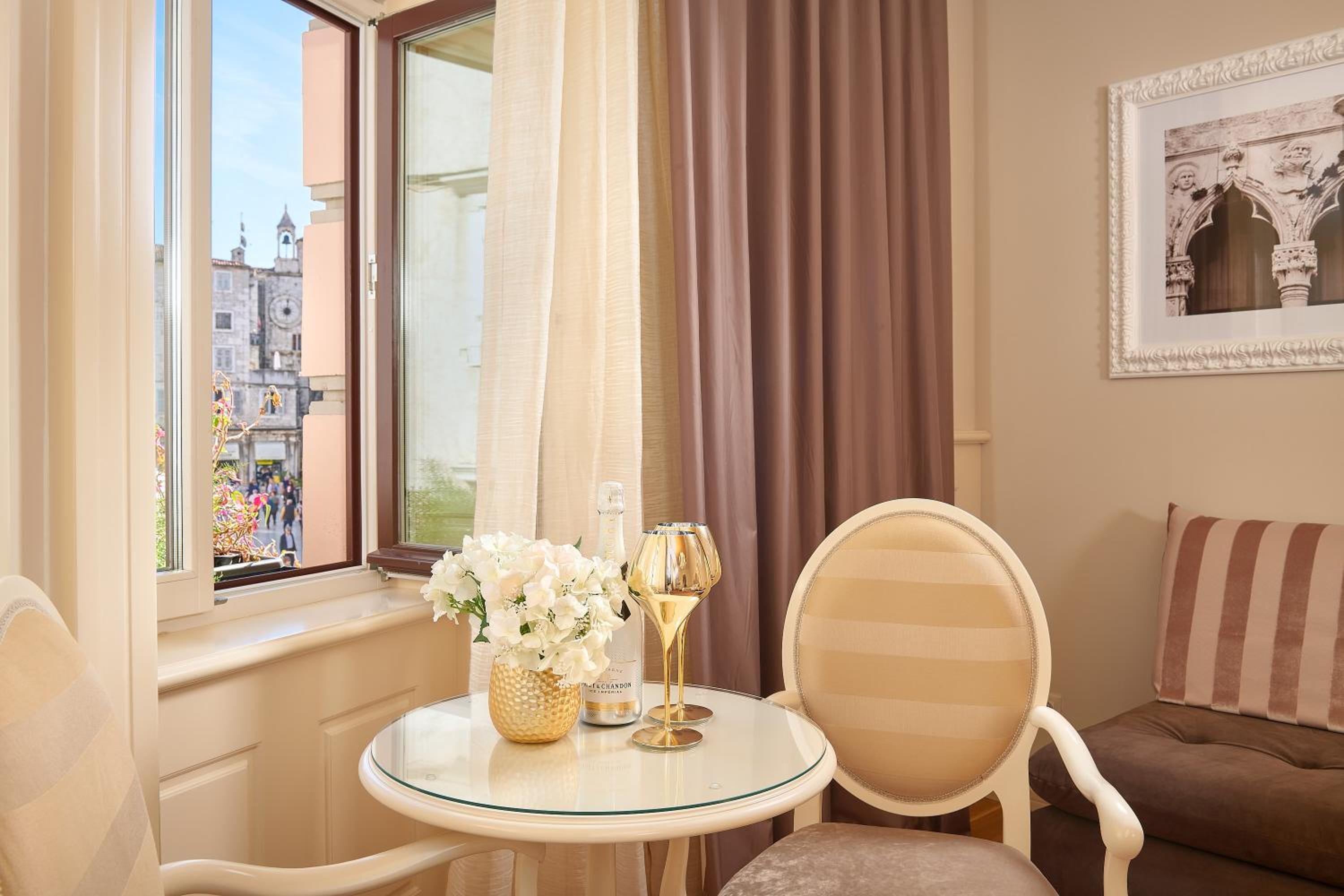 Superior Double or Twin Room with City View photo 3