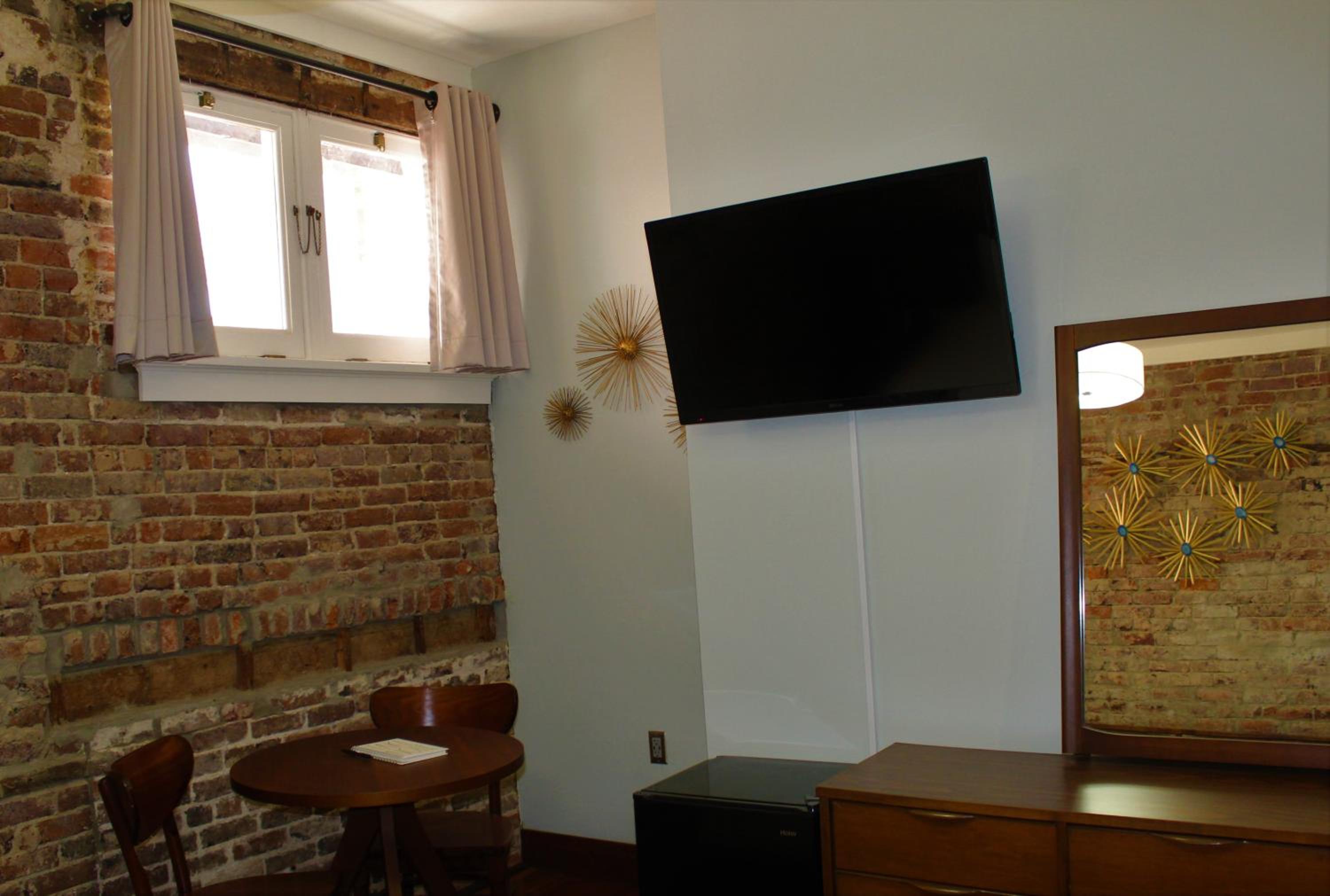 King Suite with Spa Bath - Photo 2
