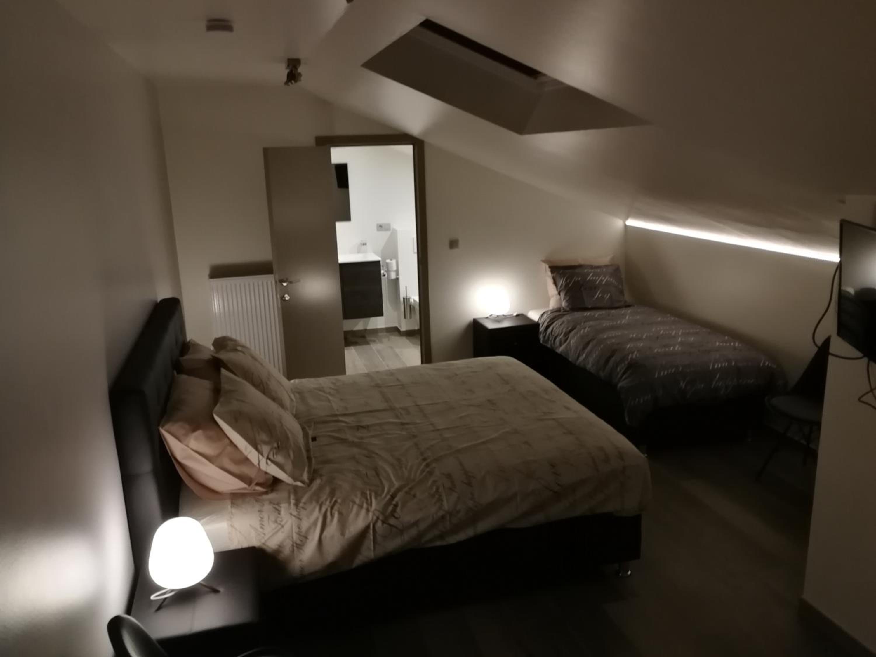 Triple Room with Bathroom - Photo 9