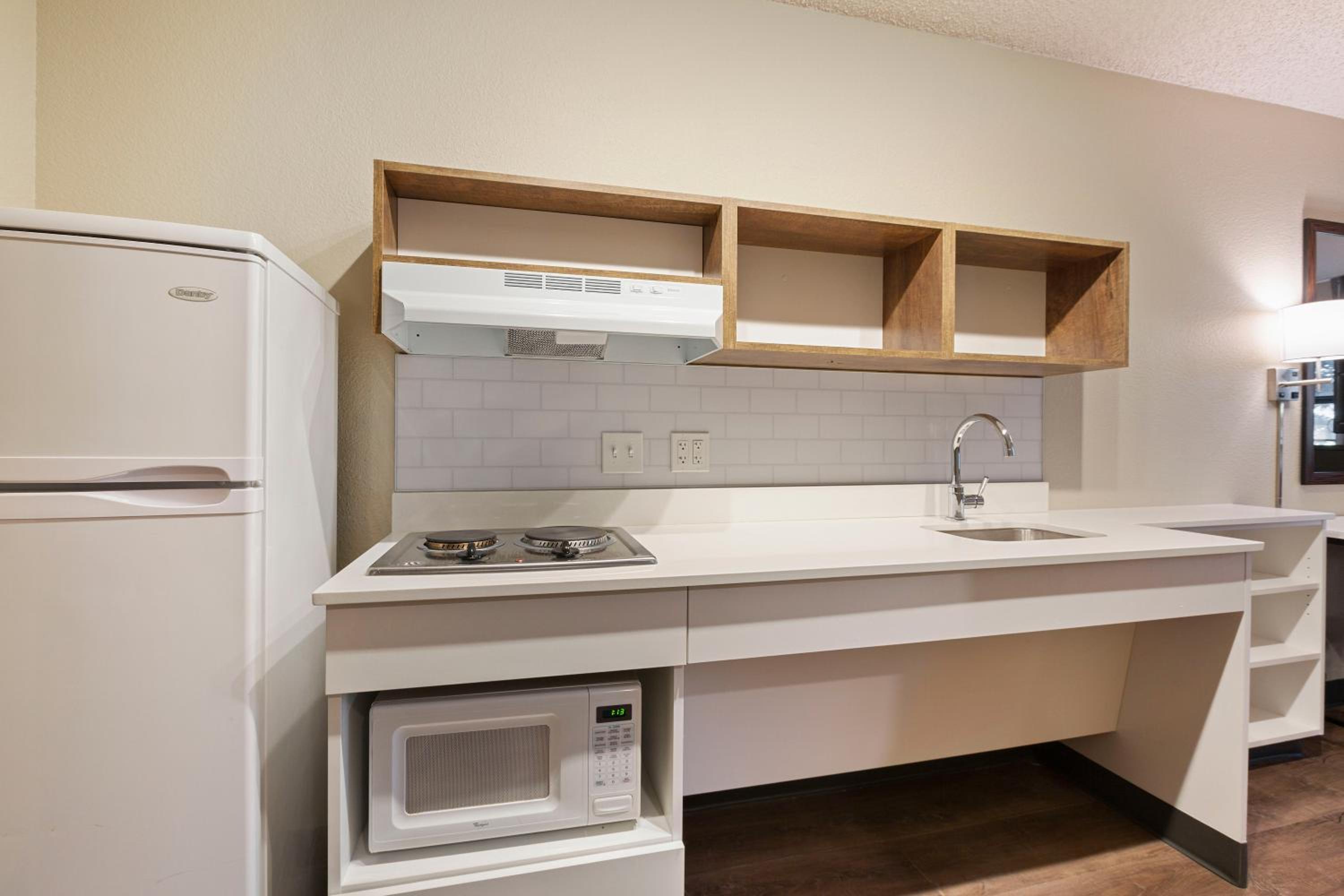 Queen studio with 1 Queen Bed - Disability Access/Non-Smoking - Photo 2