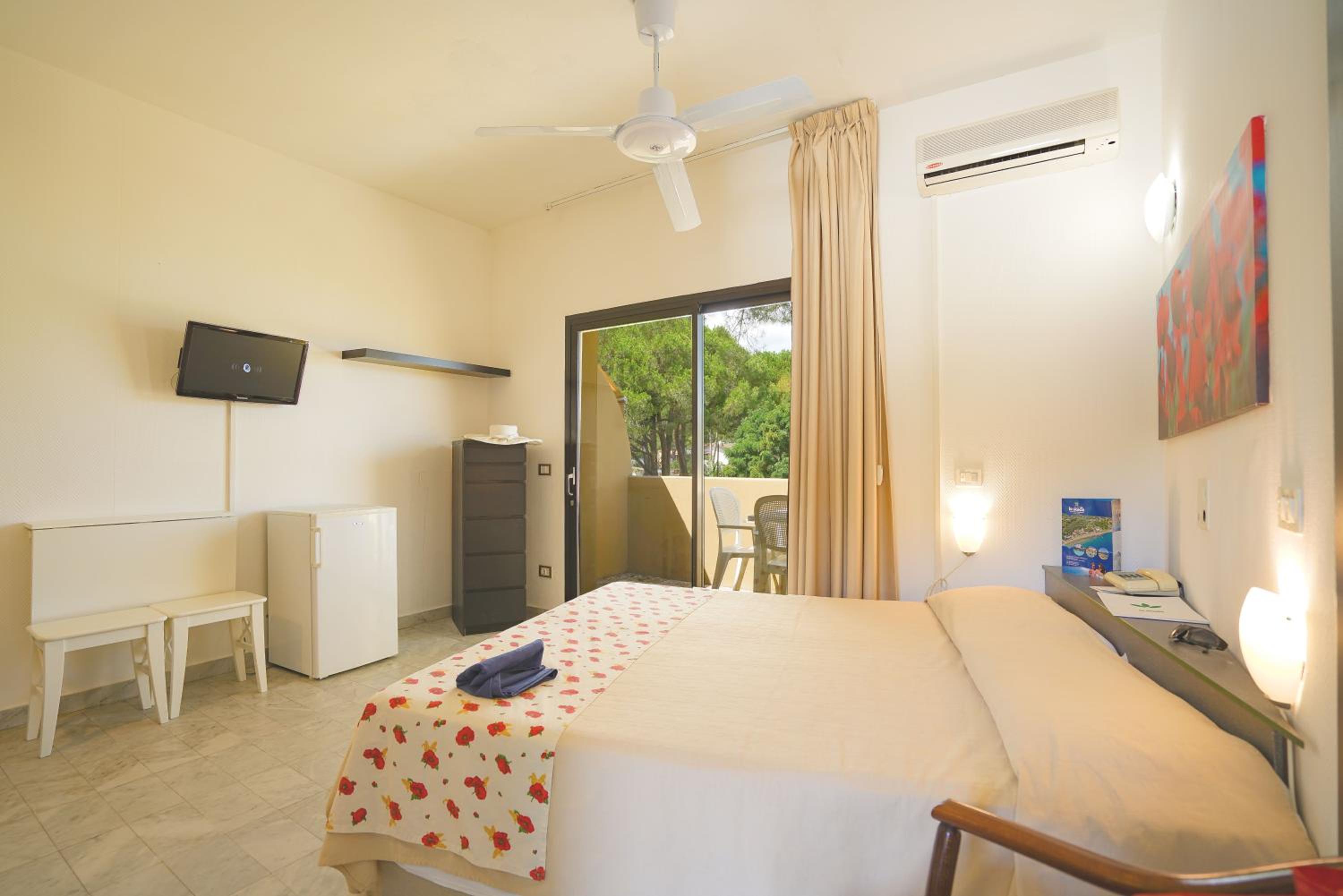 Basic Double or Twin Room - Photo 6