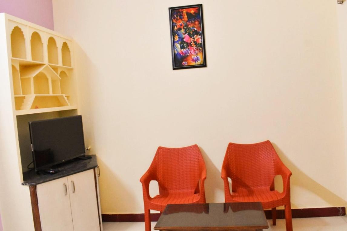 One-Bedroom Apartment - Photo 3