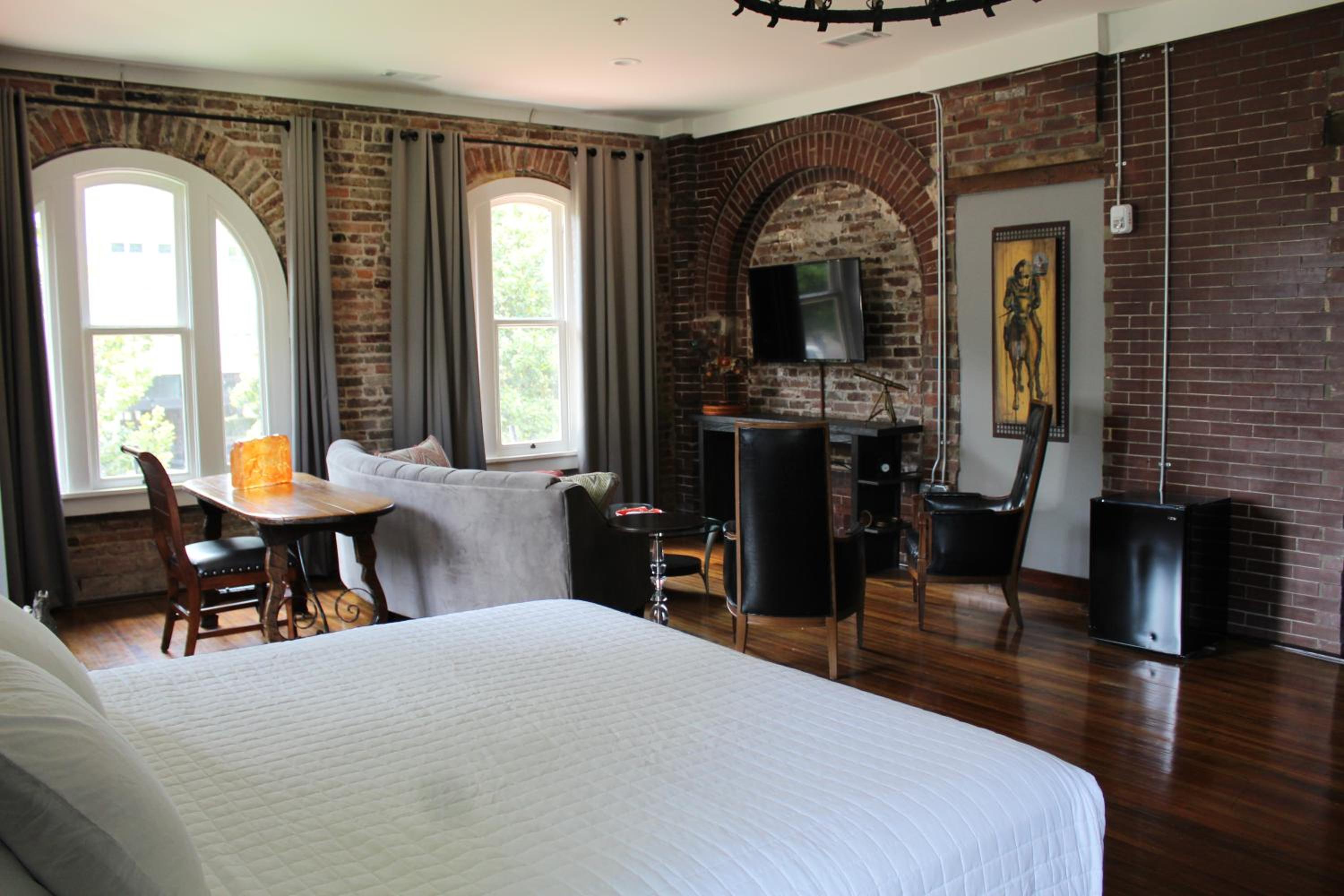 Deluxe Suite with Spa Bath - Photo 6