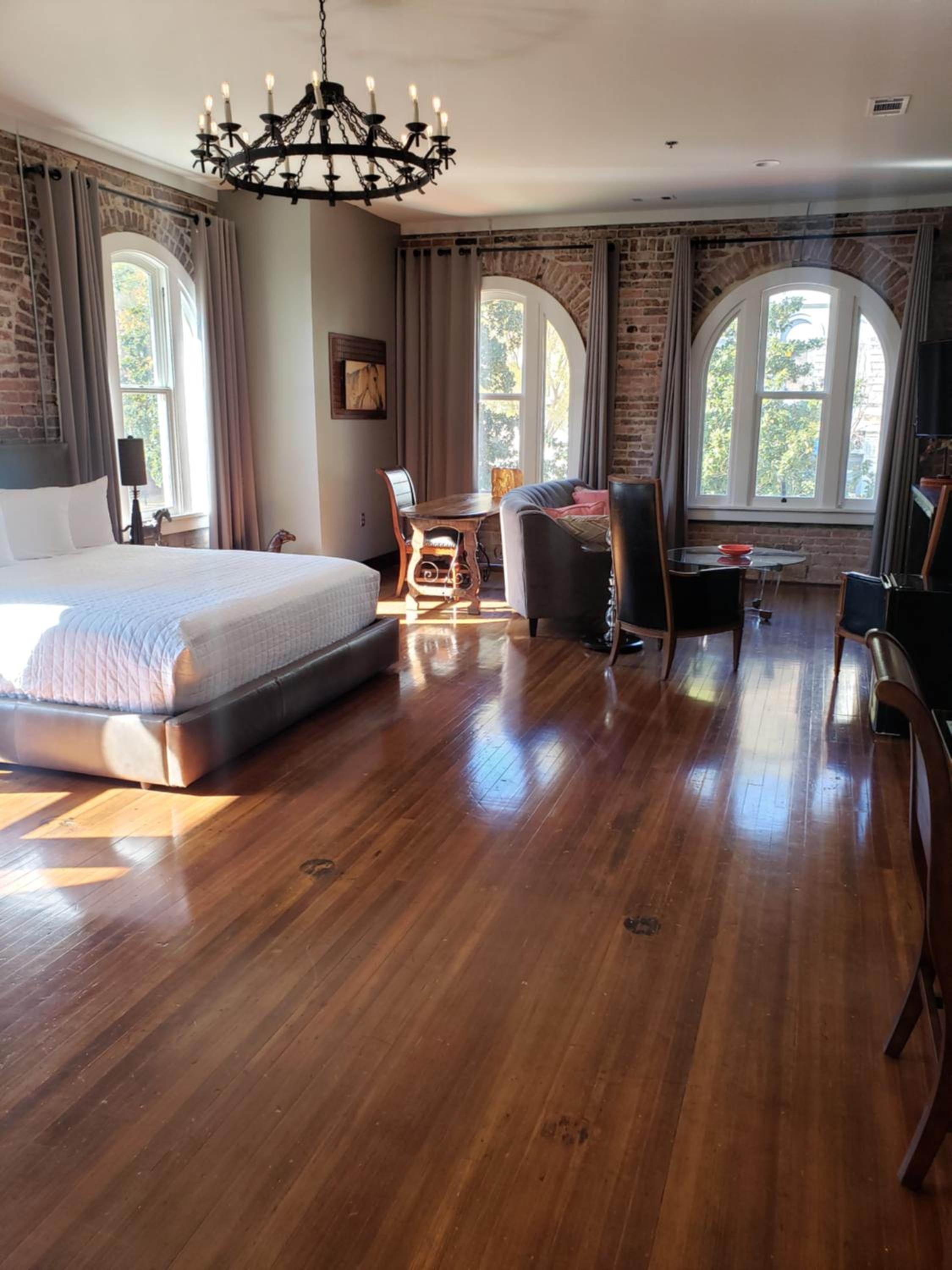 Deluxe Suite with Spa Bath - Photo 8