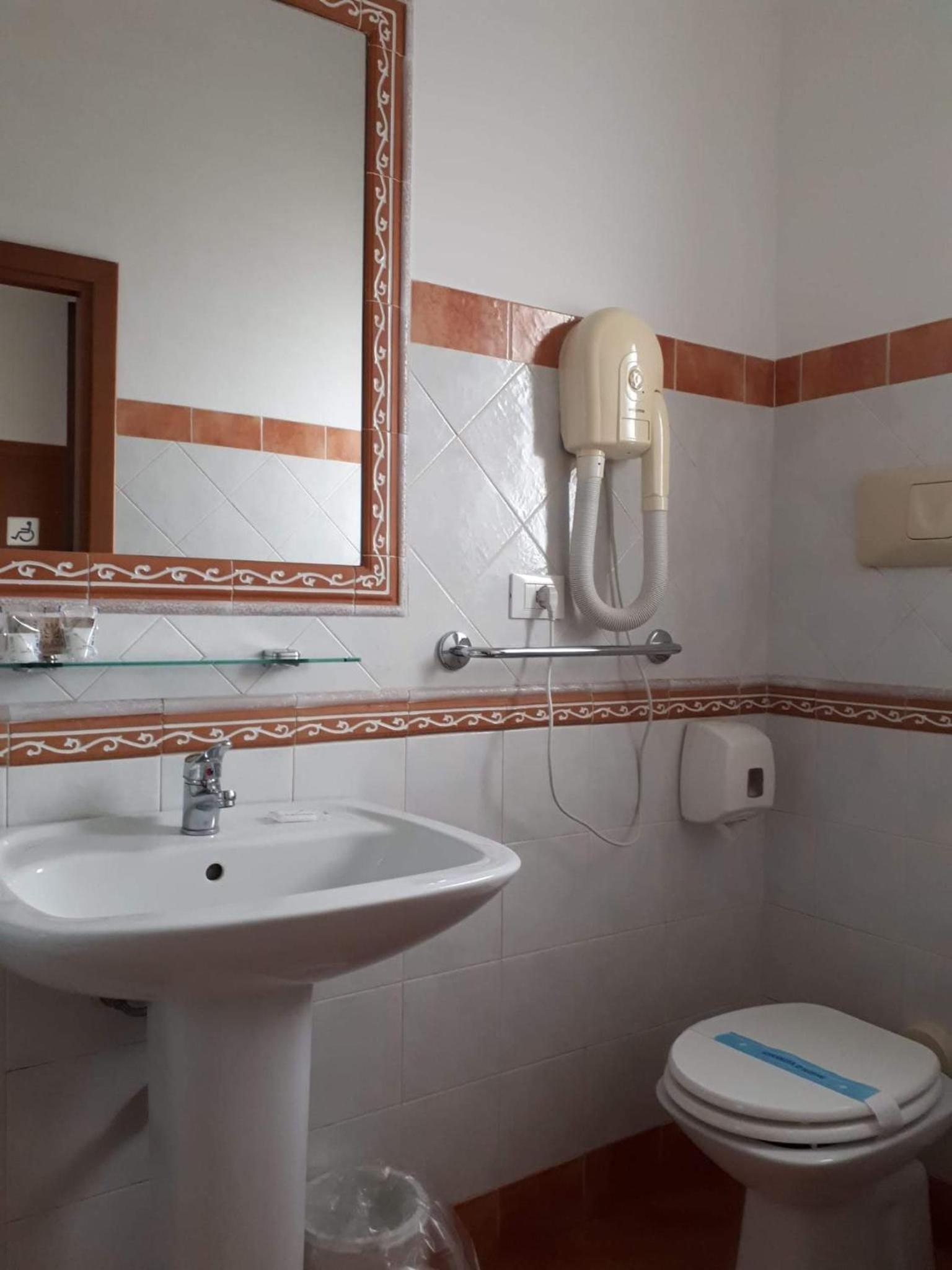 Triple Room - Photo 5