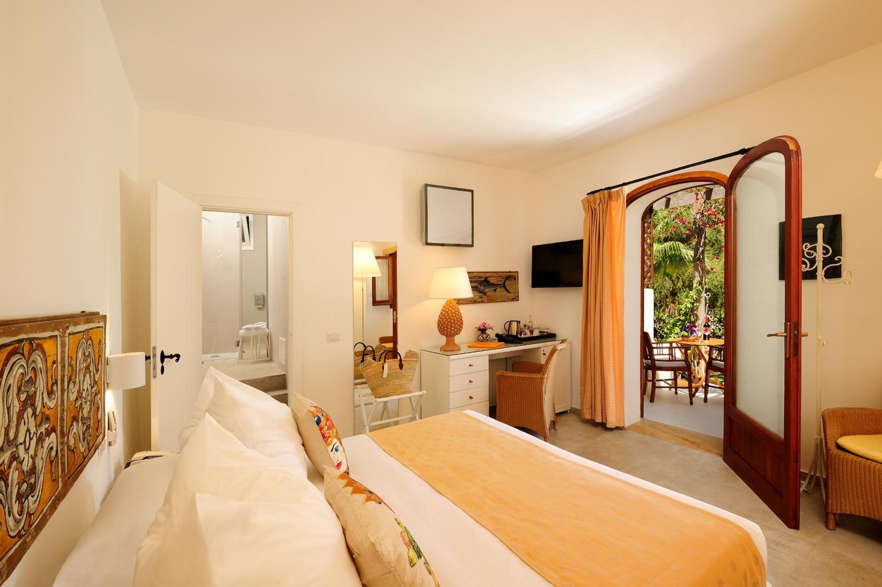 Standard Double or Twin Room - Photo 14