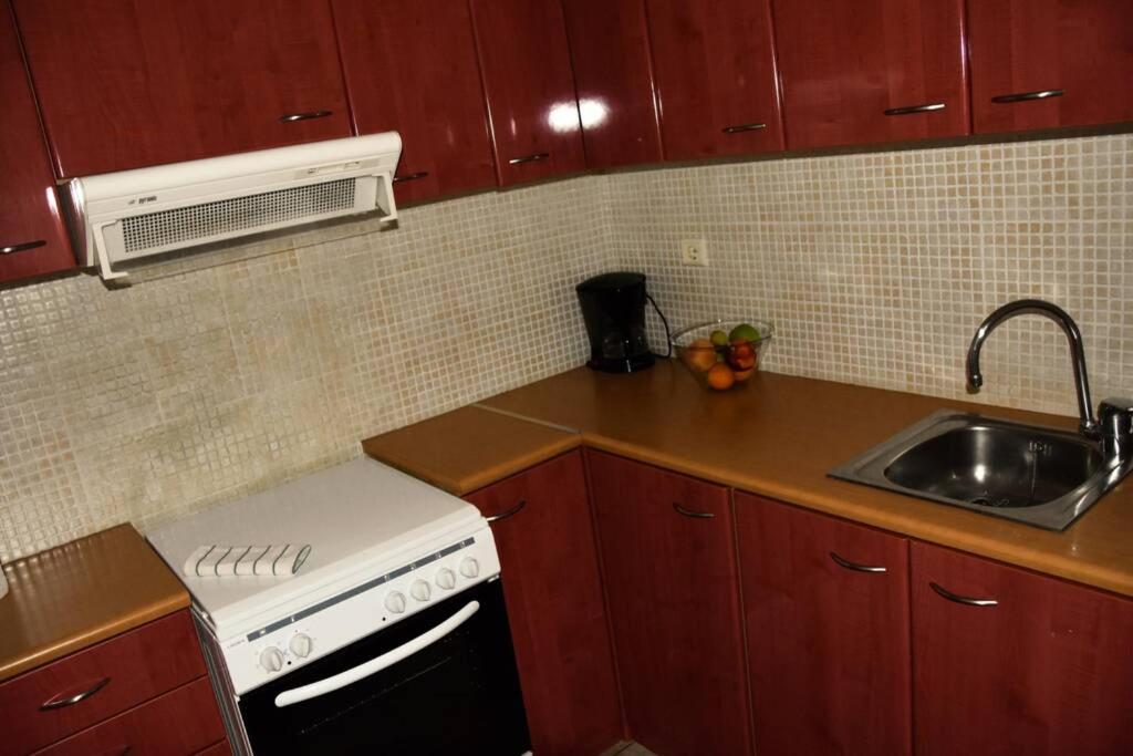 One-Bedroom Apartment - Photo 2