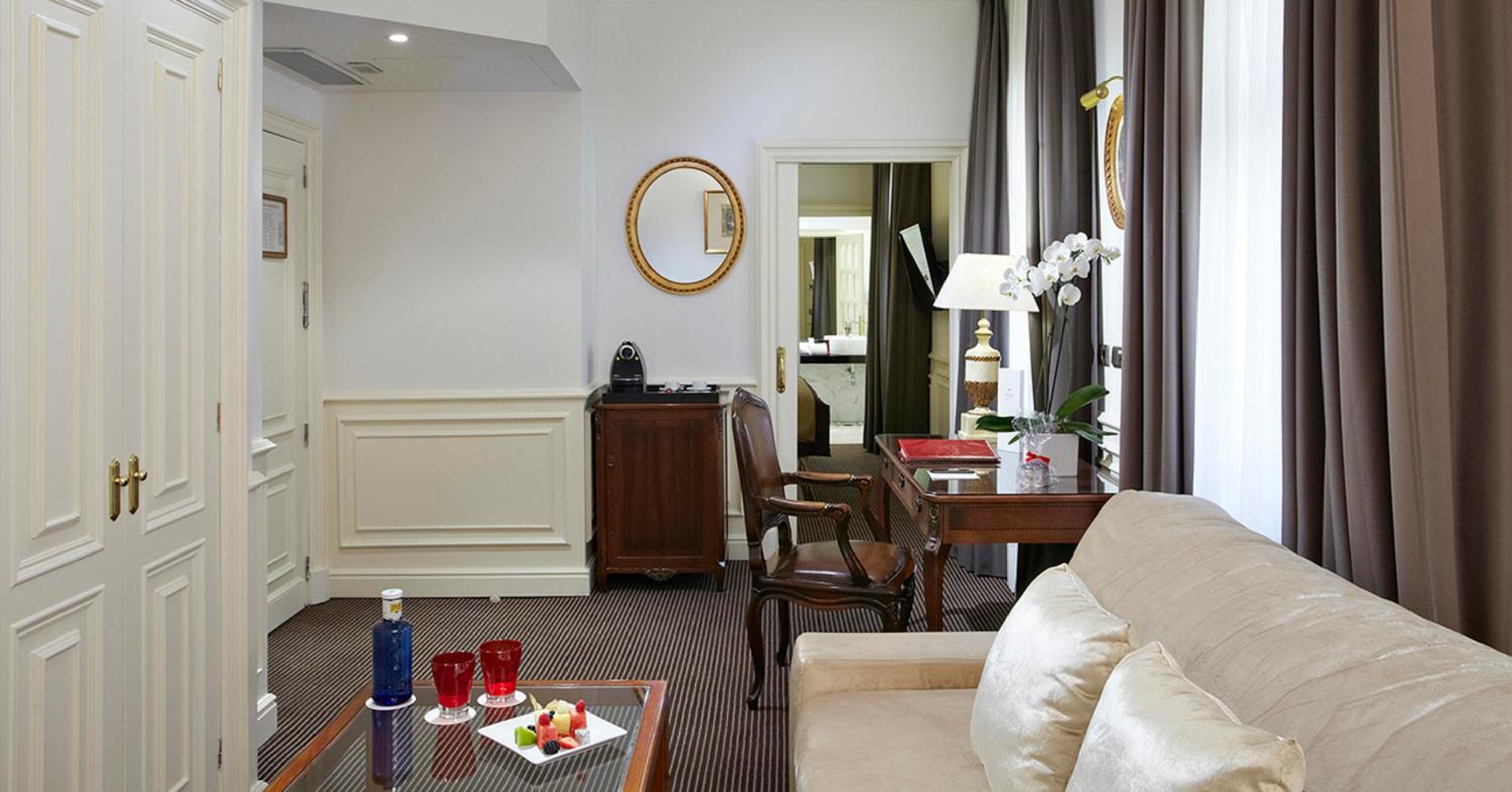 Junior Suite Red Level