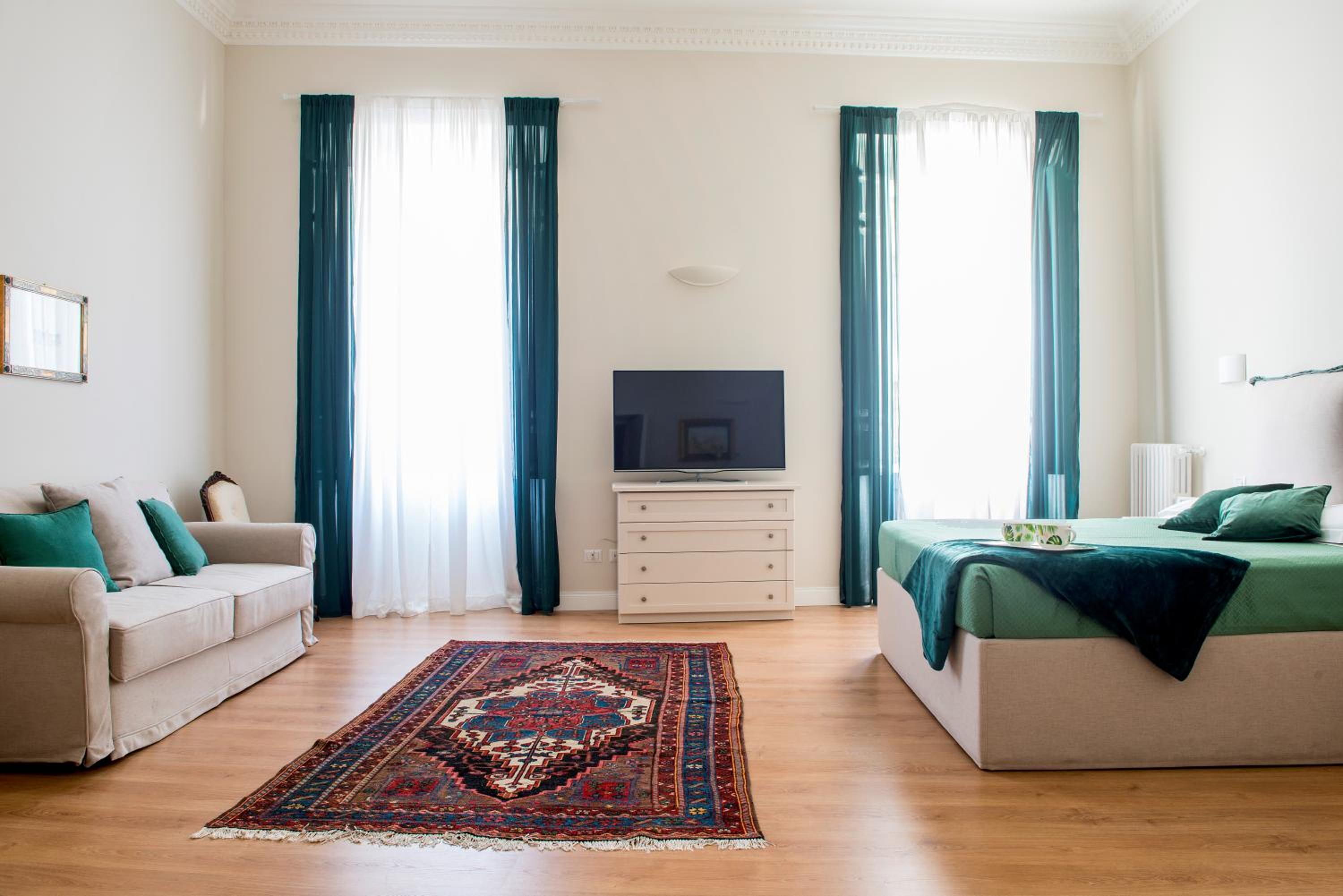 Deluxe Four-Bedroom Apartment