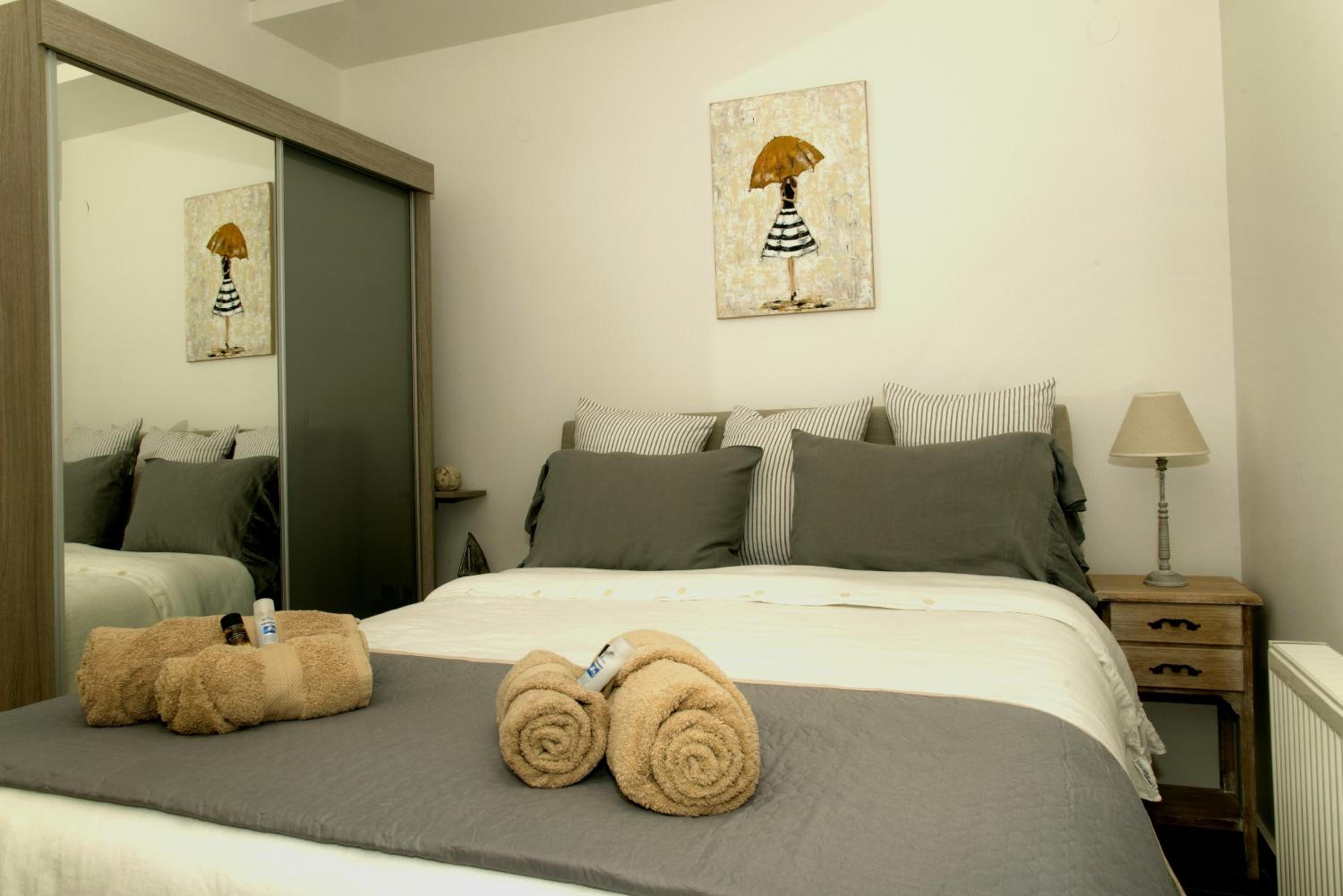 One-Bedroom Apartment - Photo 16