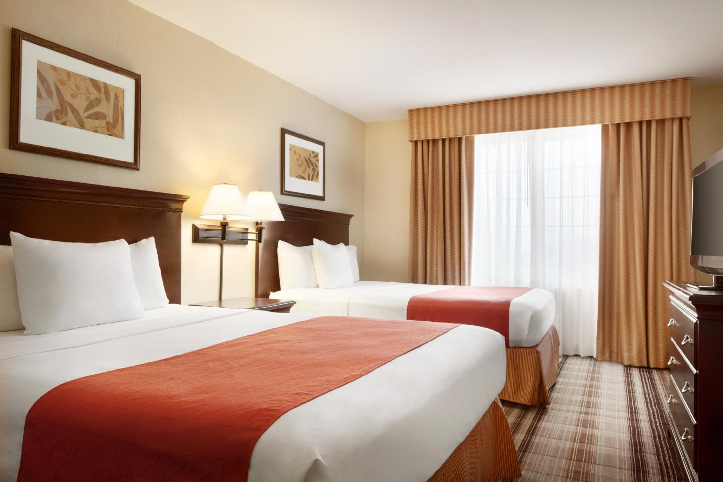 One-Bedroom Suite with Two Queen Beds - Non-Smoking - Photo 1