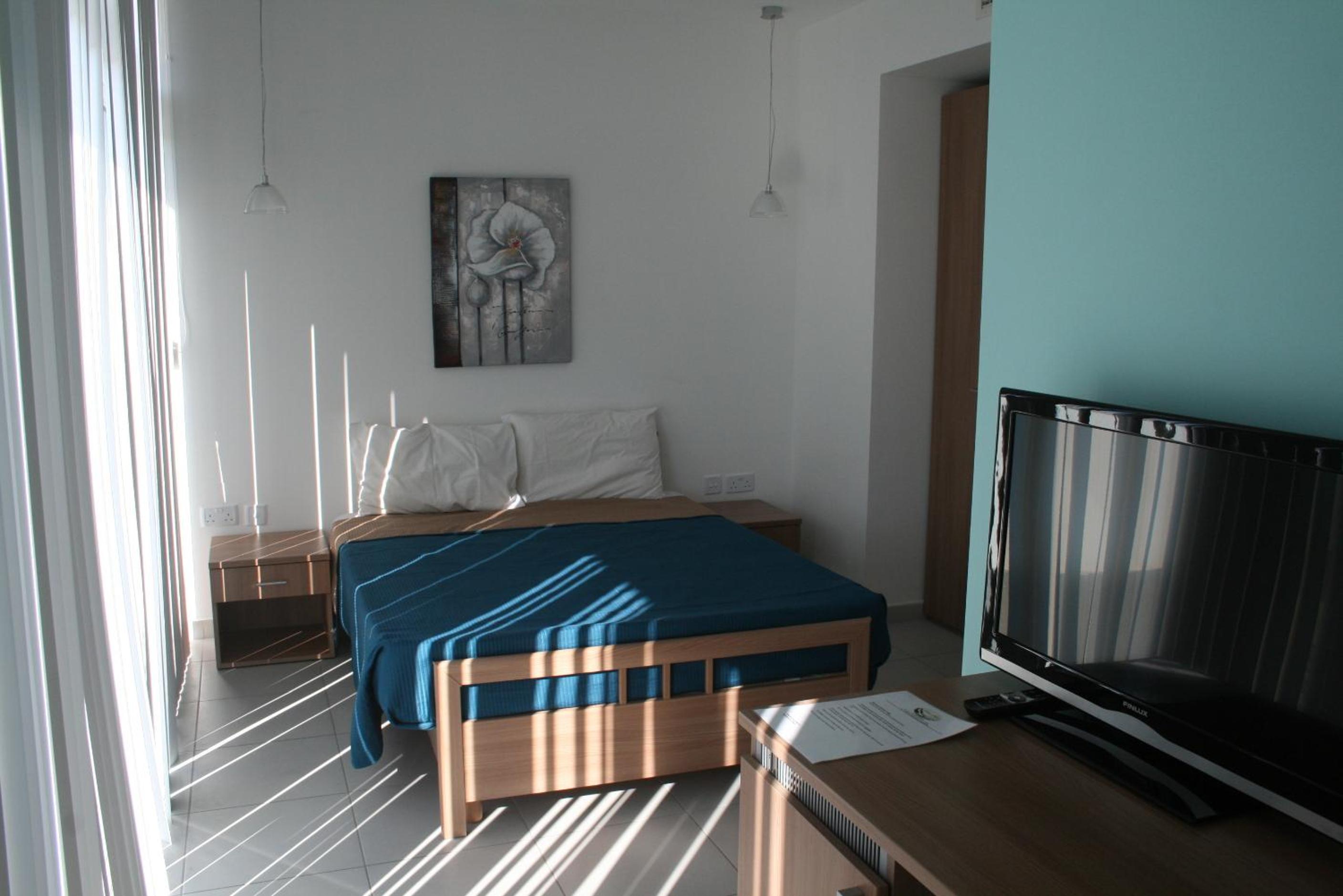 Twin Room with Car Rental Package photo 3