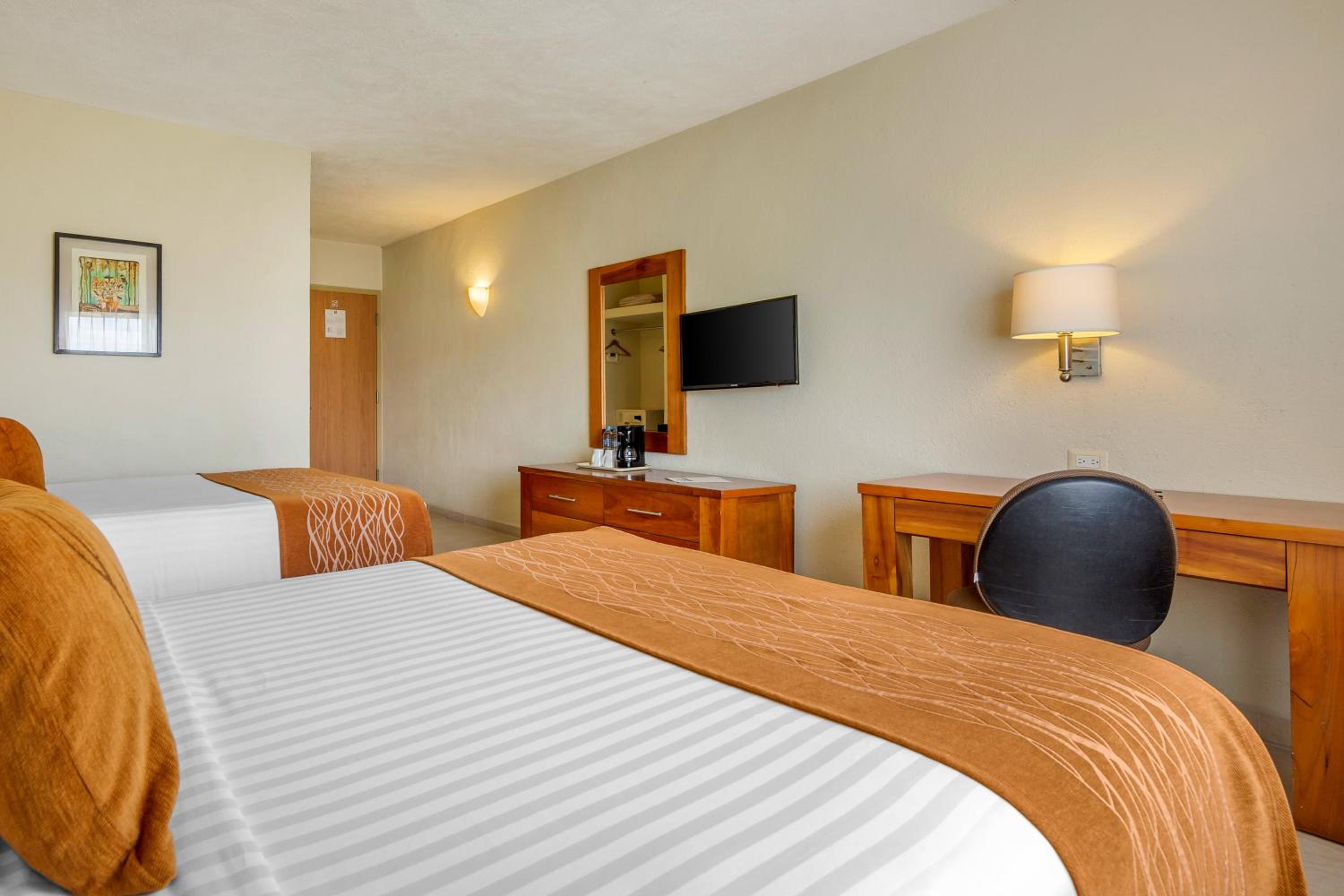 Efficiency Room with Two Double Beds - Non-Smoking