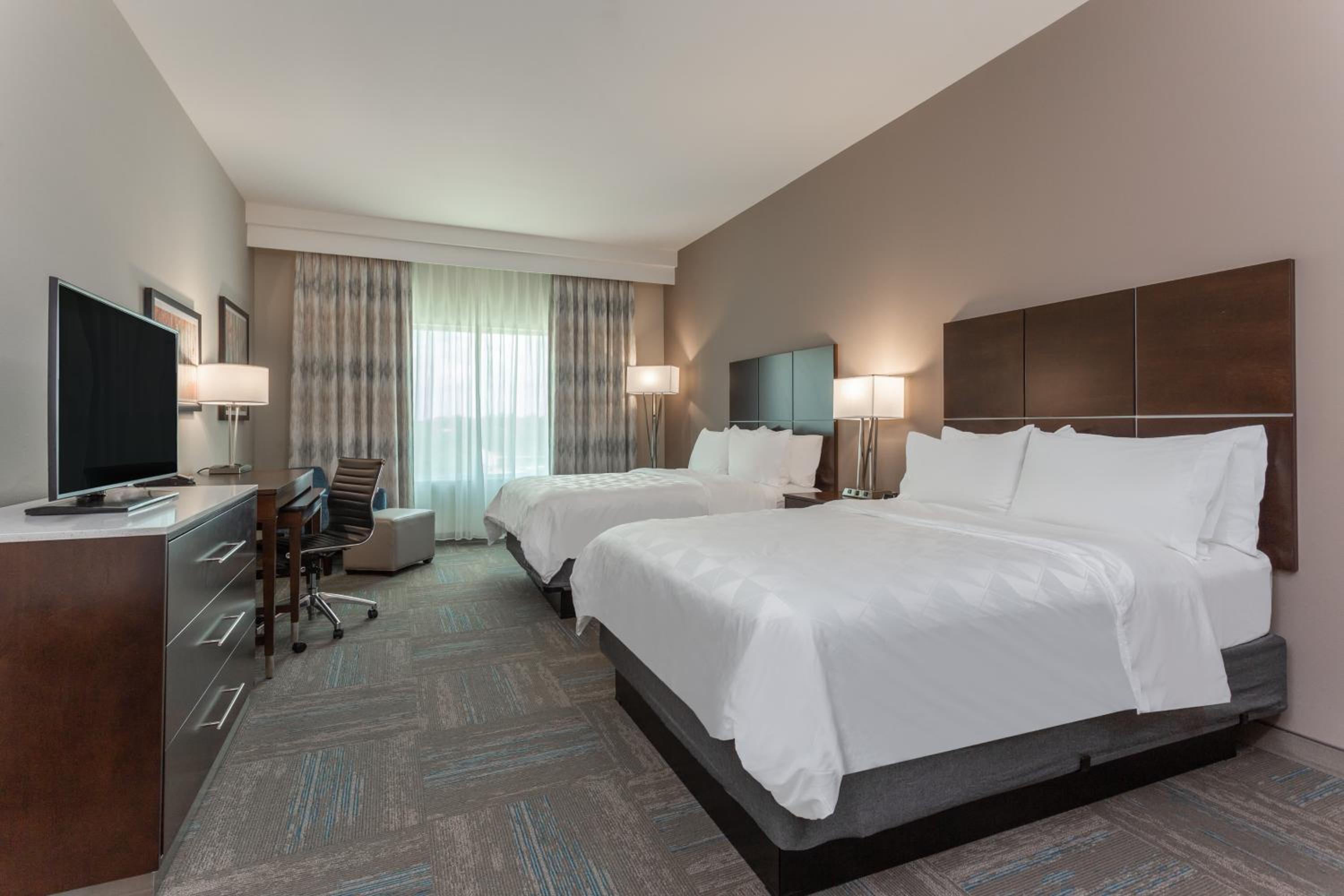 Standard Queen Room with Two Queen Beds - Communications Accessible photo 1
