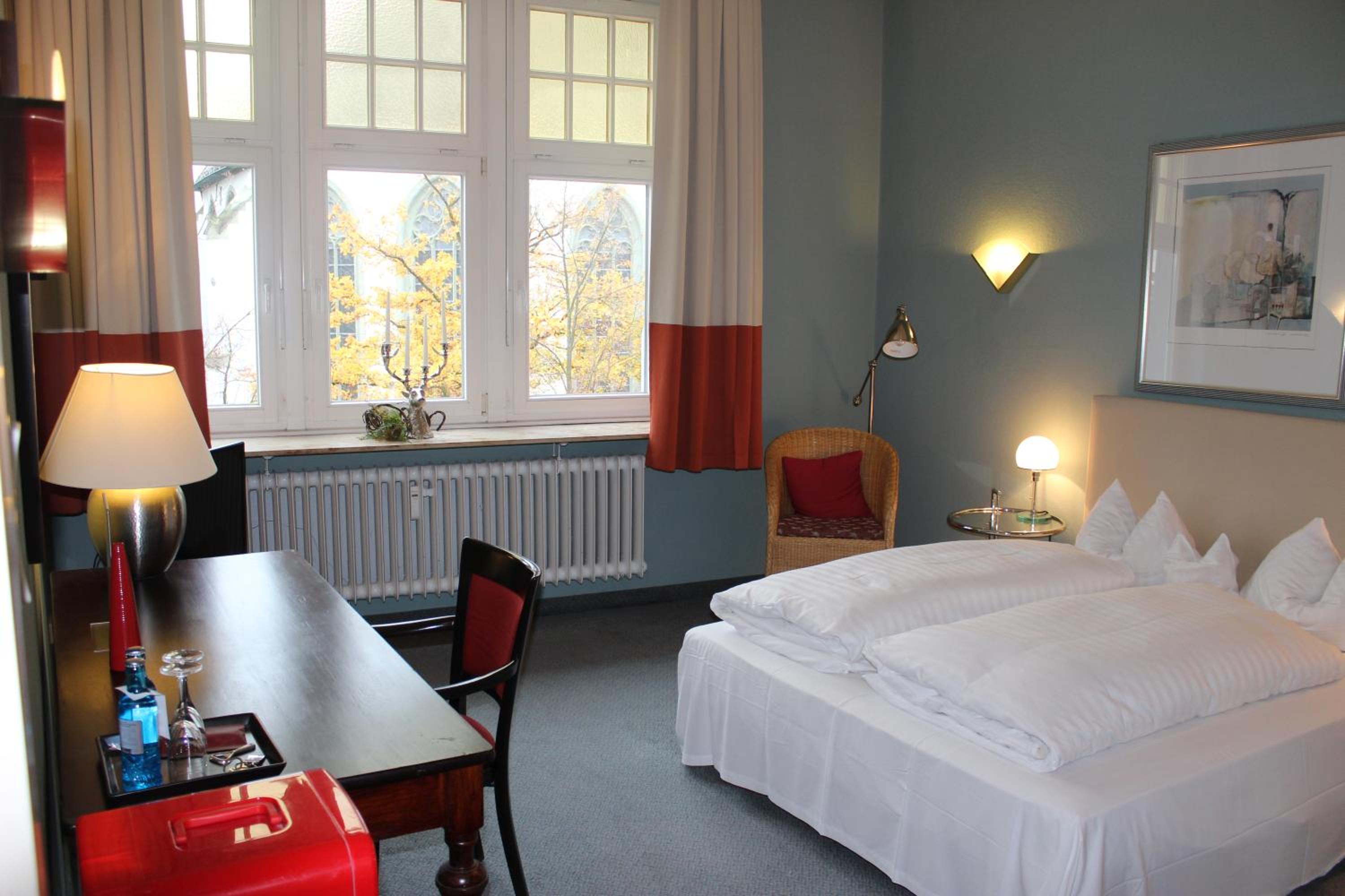 Budget Double Room - Photo 4