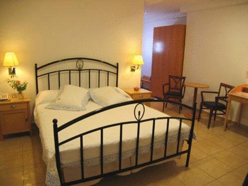 Standard Double Room photo 3