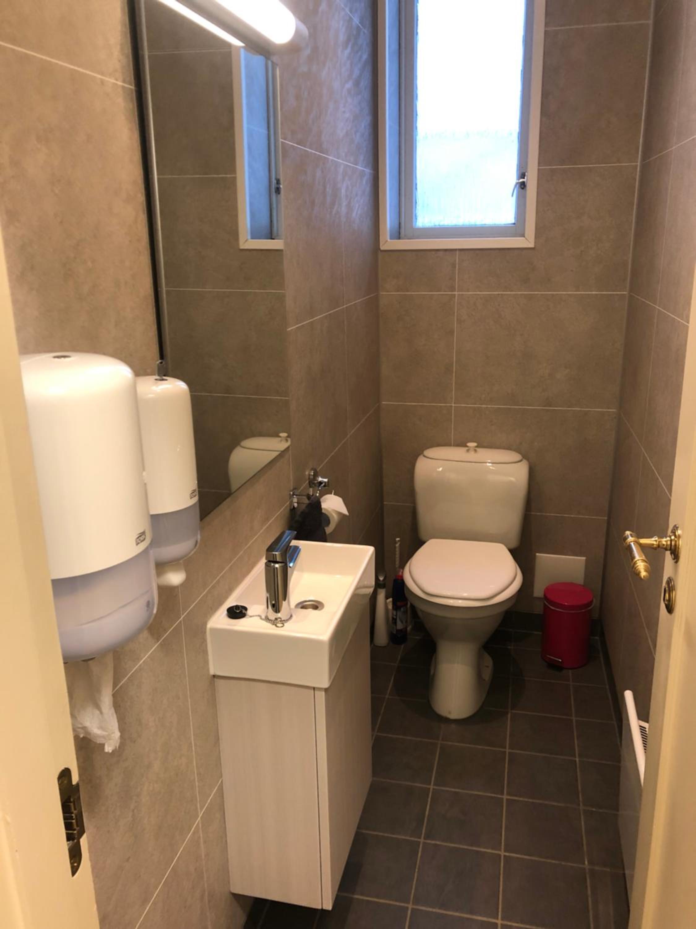Double Room with Shared Bathroom photo 2