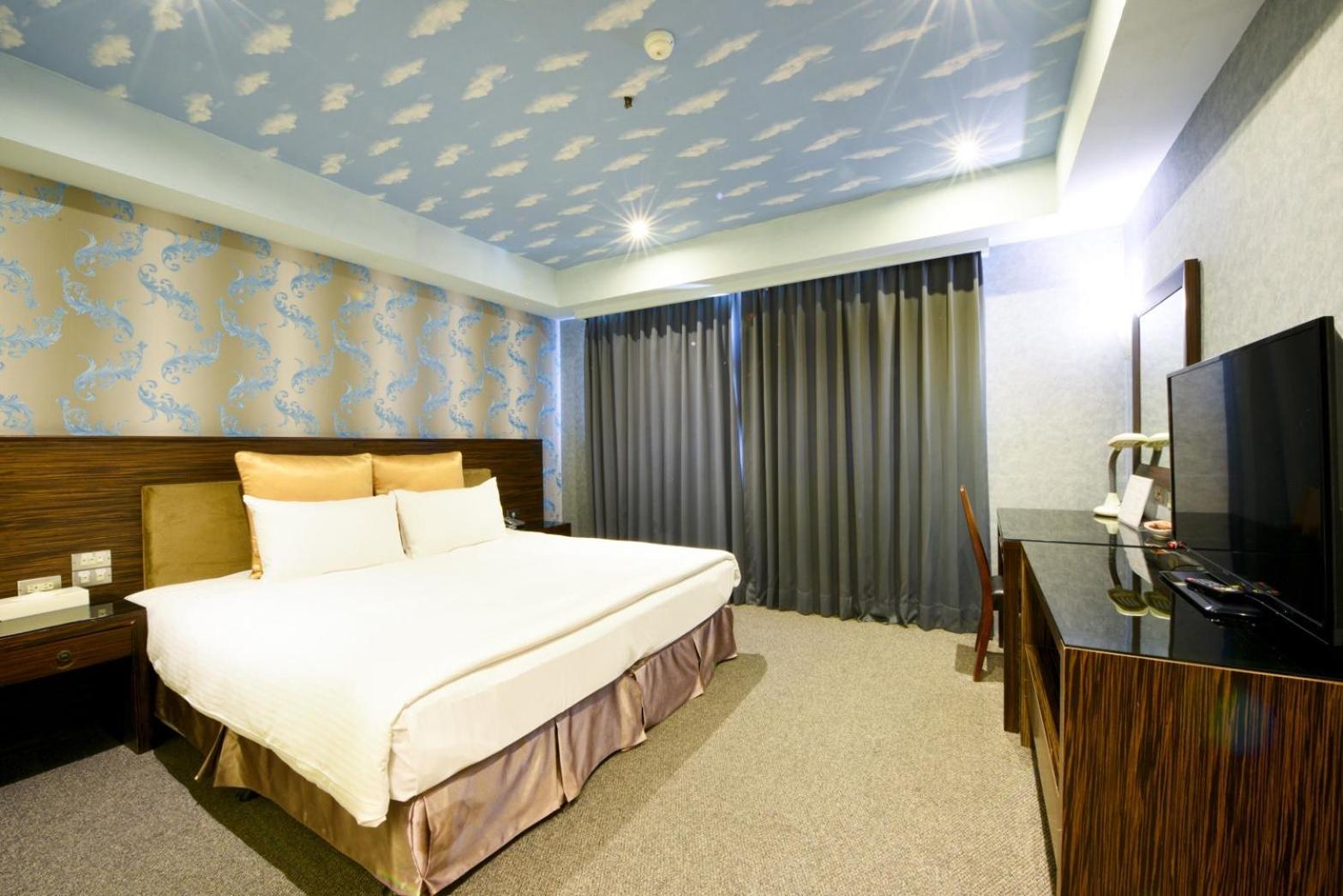 Superior Double Room with City View photo 2