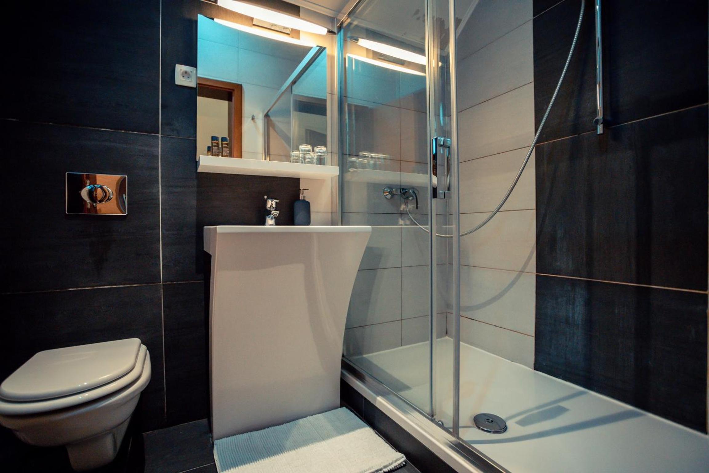 Double Room - Photo 5