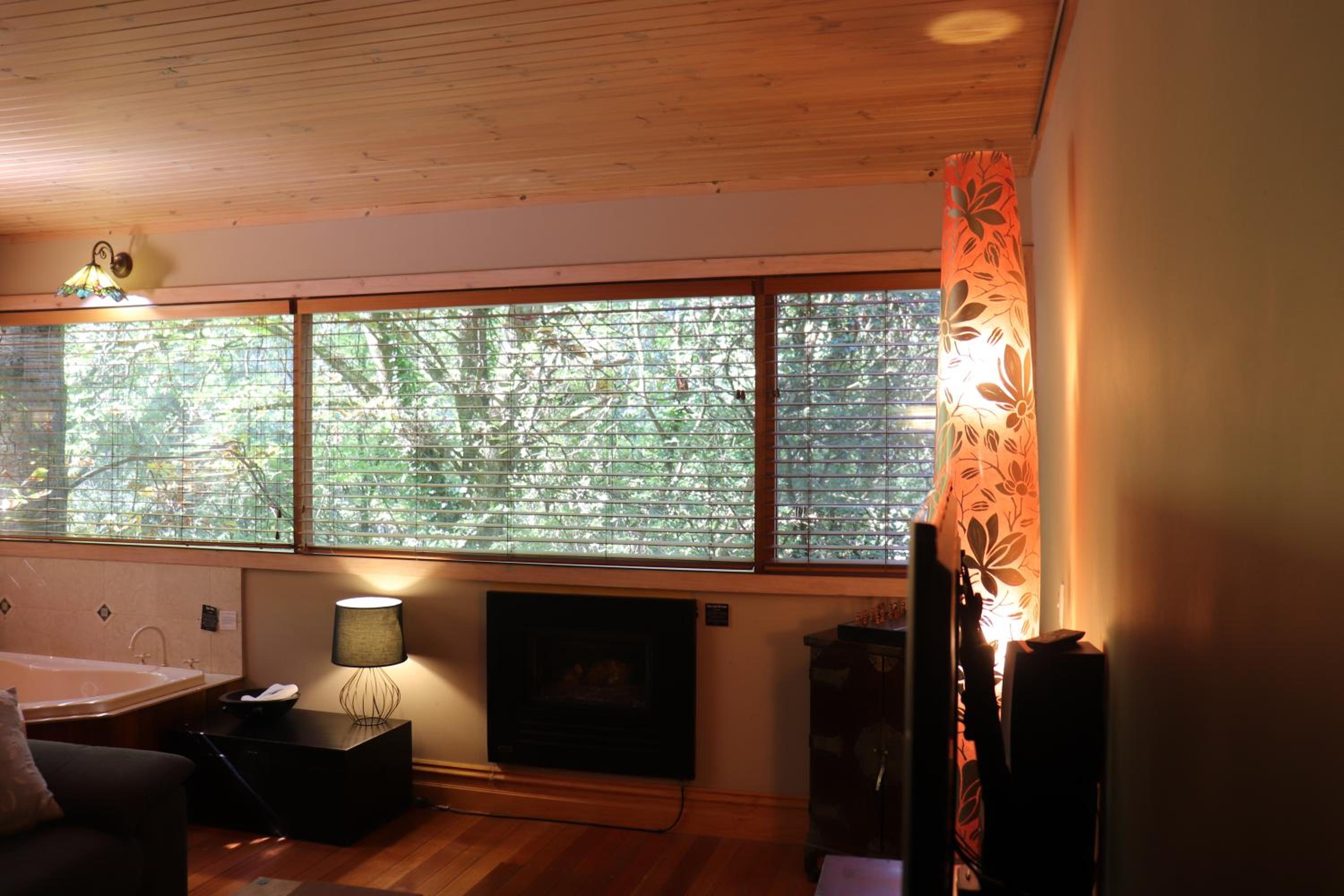 One-Bedroom Garden Retreat Cottage  photo 1
