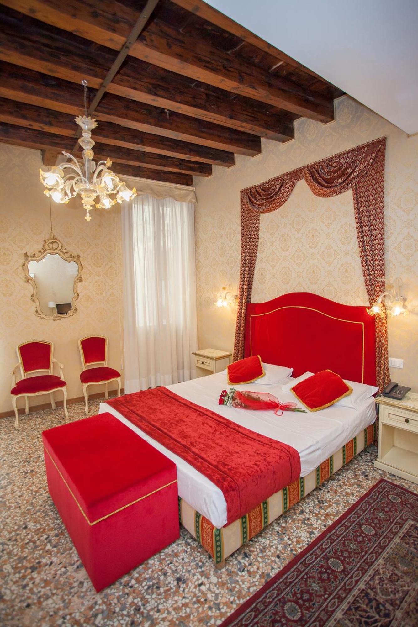 Superior Triple Room photo 3