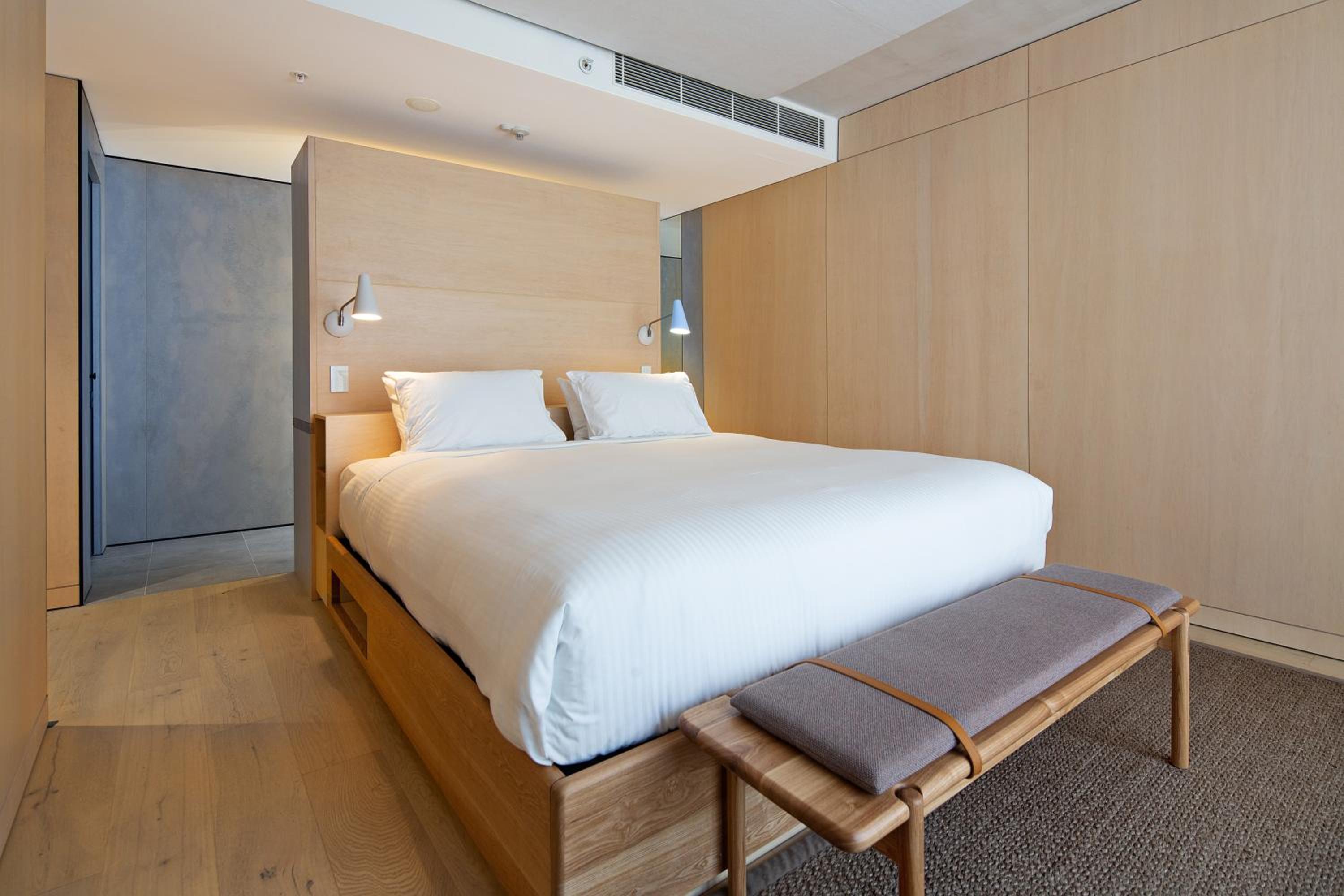 Sky Room thumbnail 6