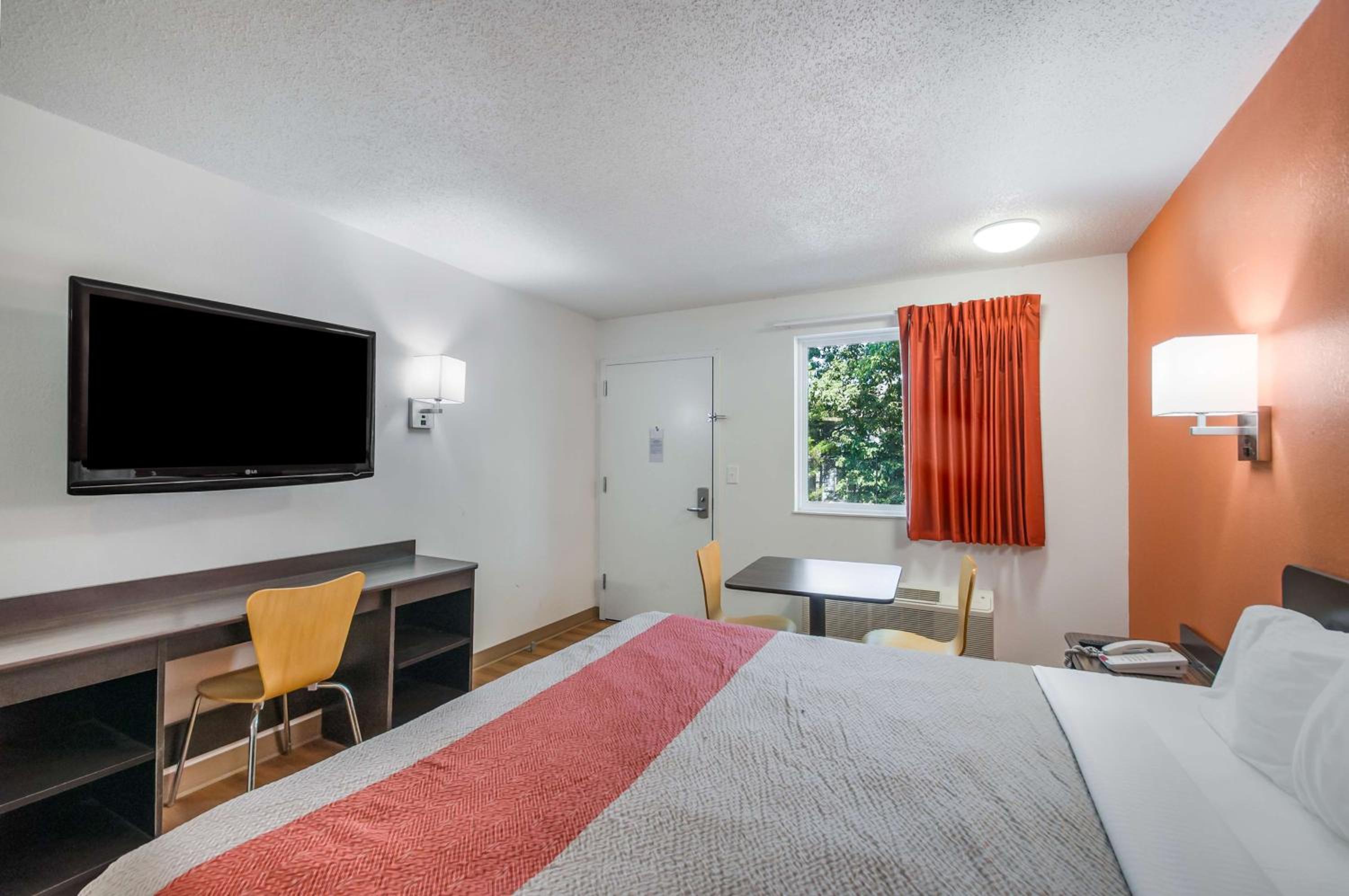 King Room with Roll-in Shower - Disability Access - Non-Smoking photo 1