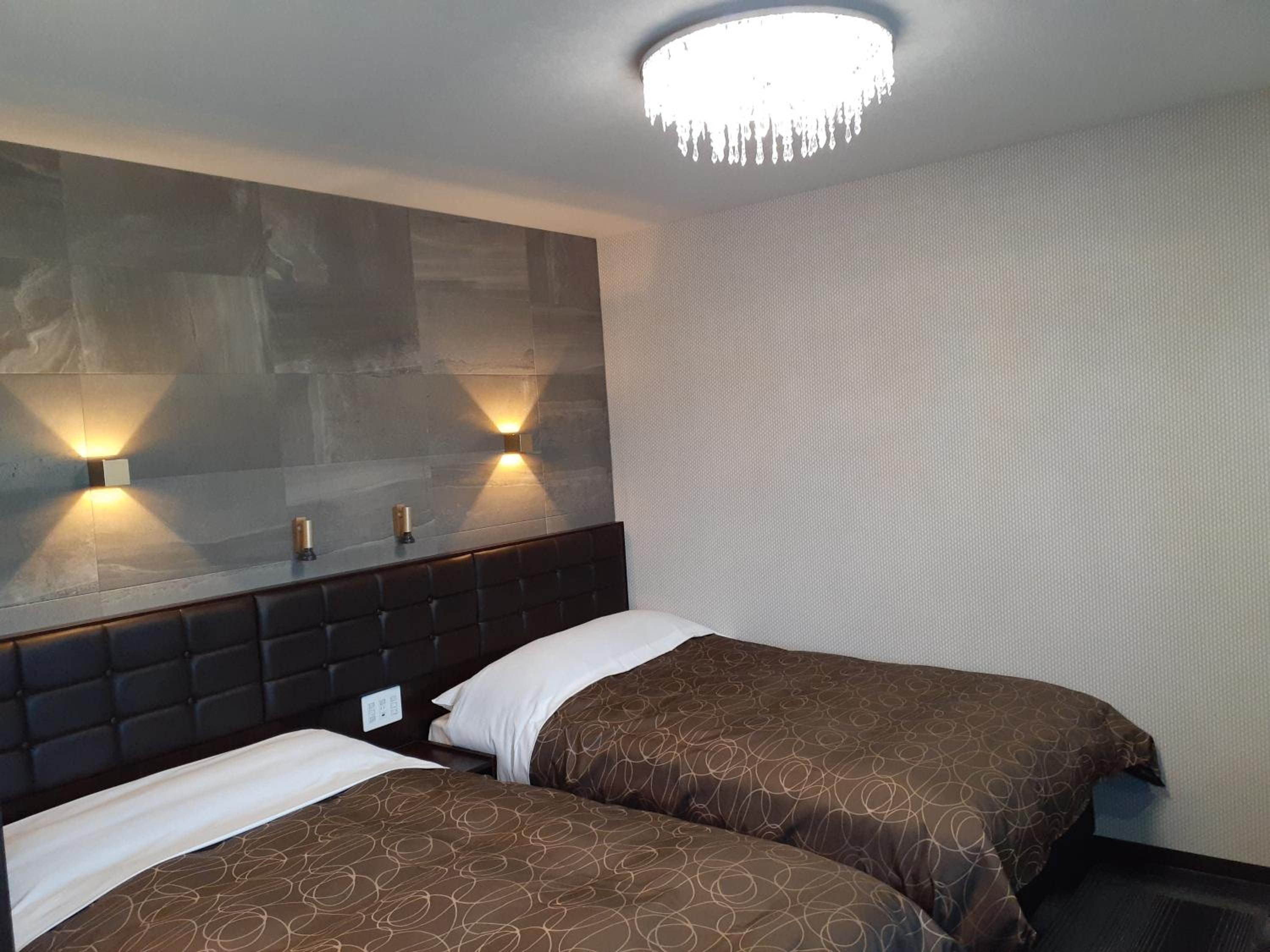 Twin Room - Photo 2