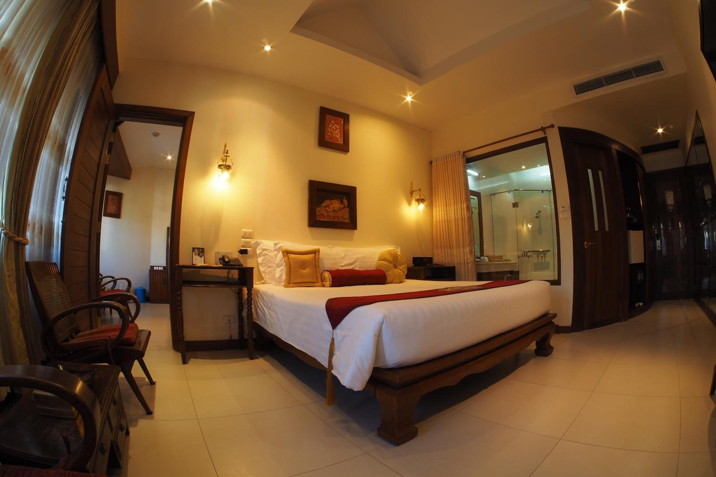 Deluxe Double Room - Photo 11