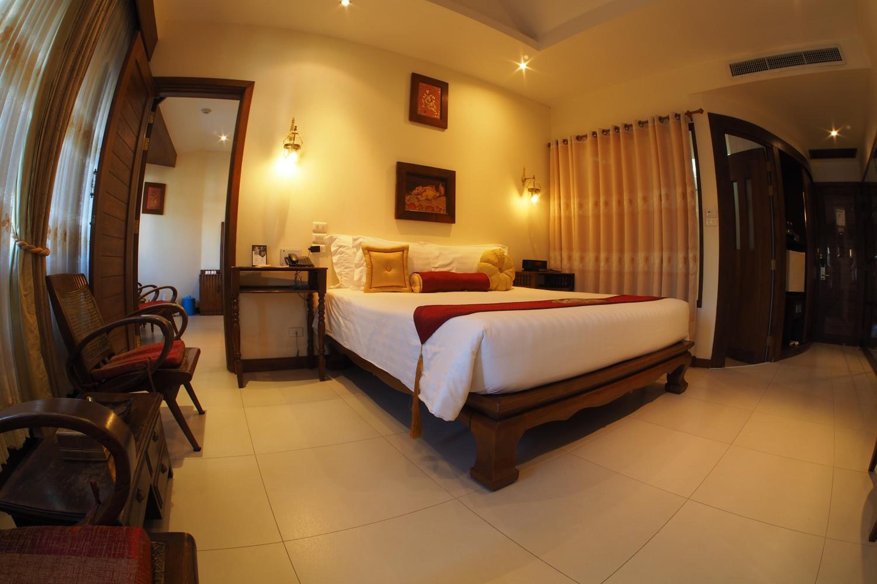 Deluxe Double Room - Photo 10