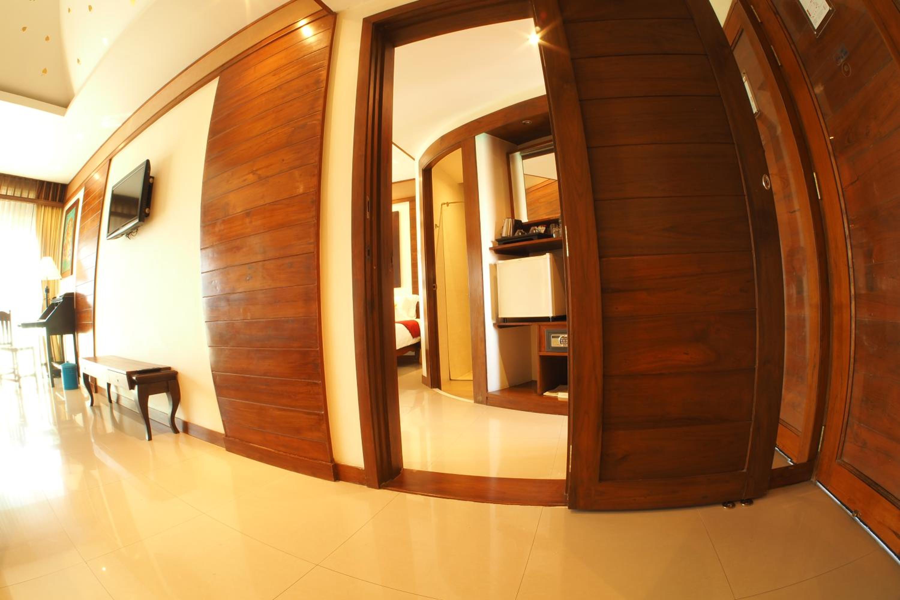 Deluxe Double Room - Photo 9