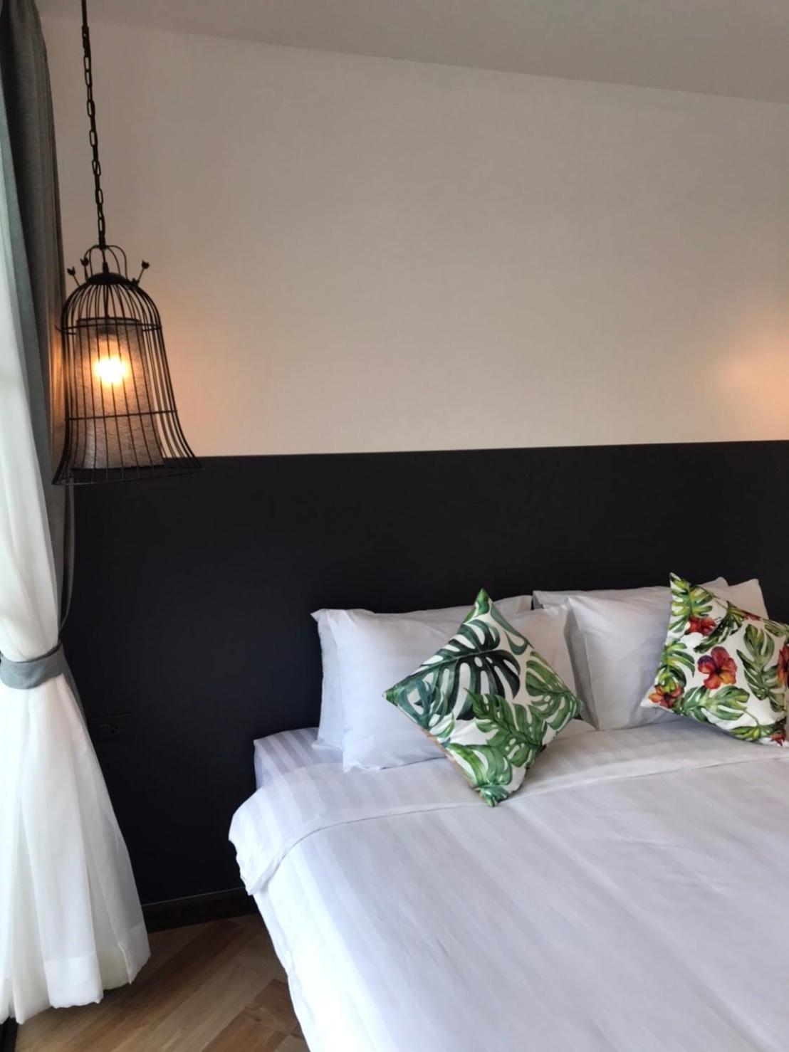 Junior Suite with Pool View - Photo 7