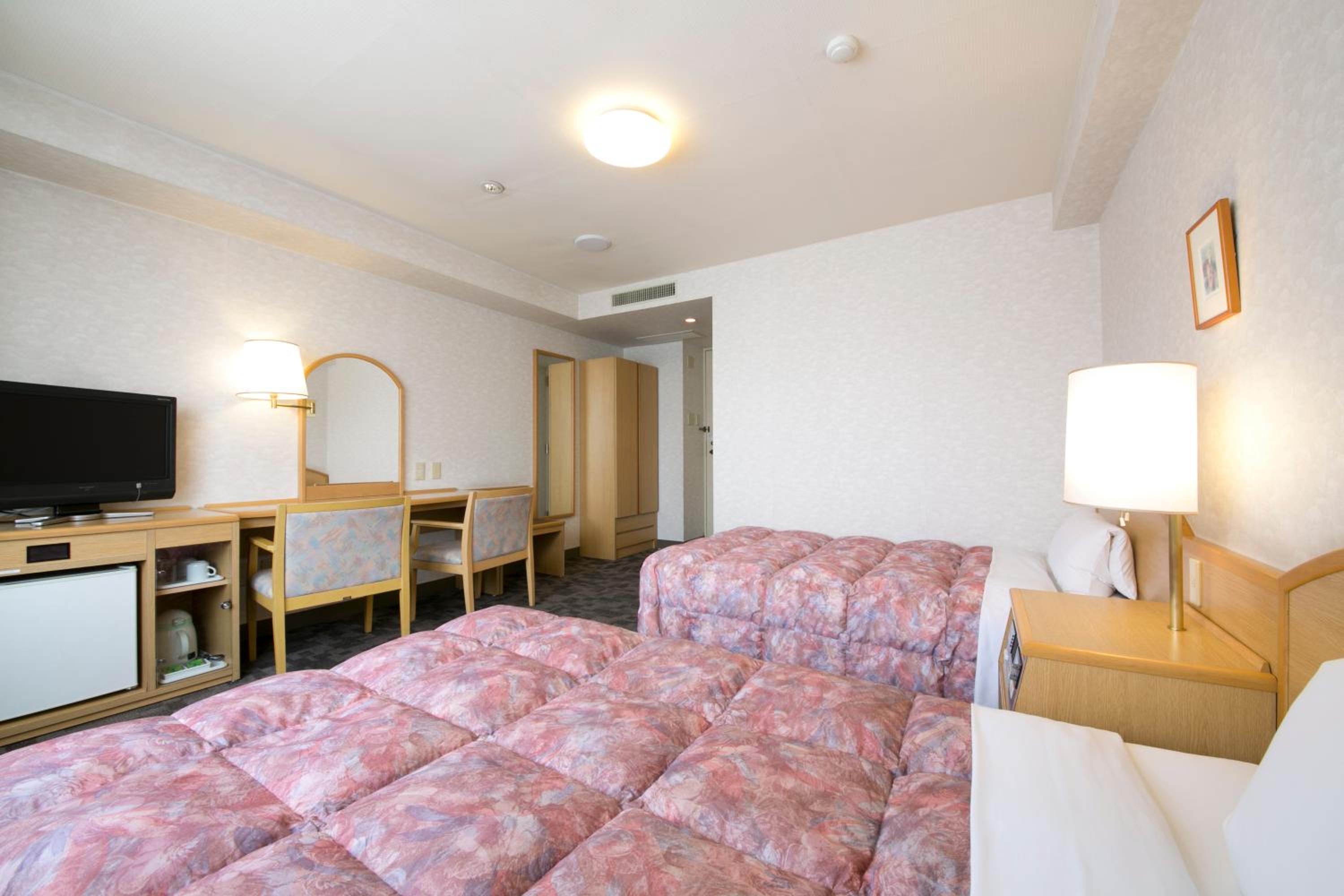Twin Room - Non-Smoking - Photo 2