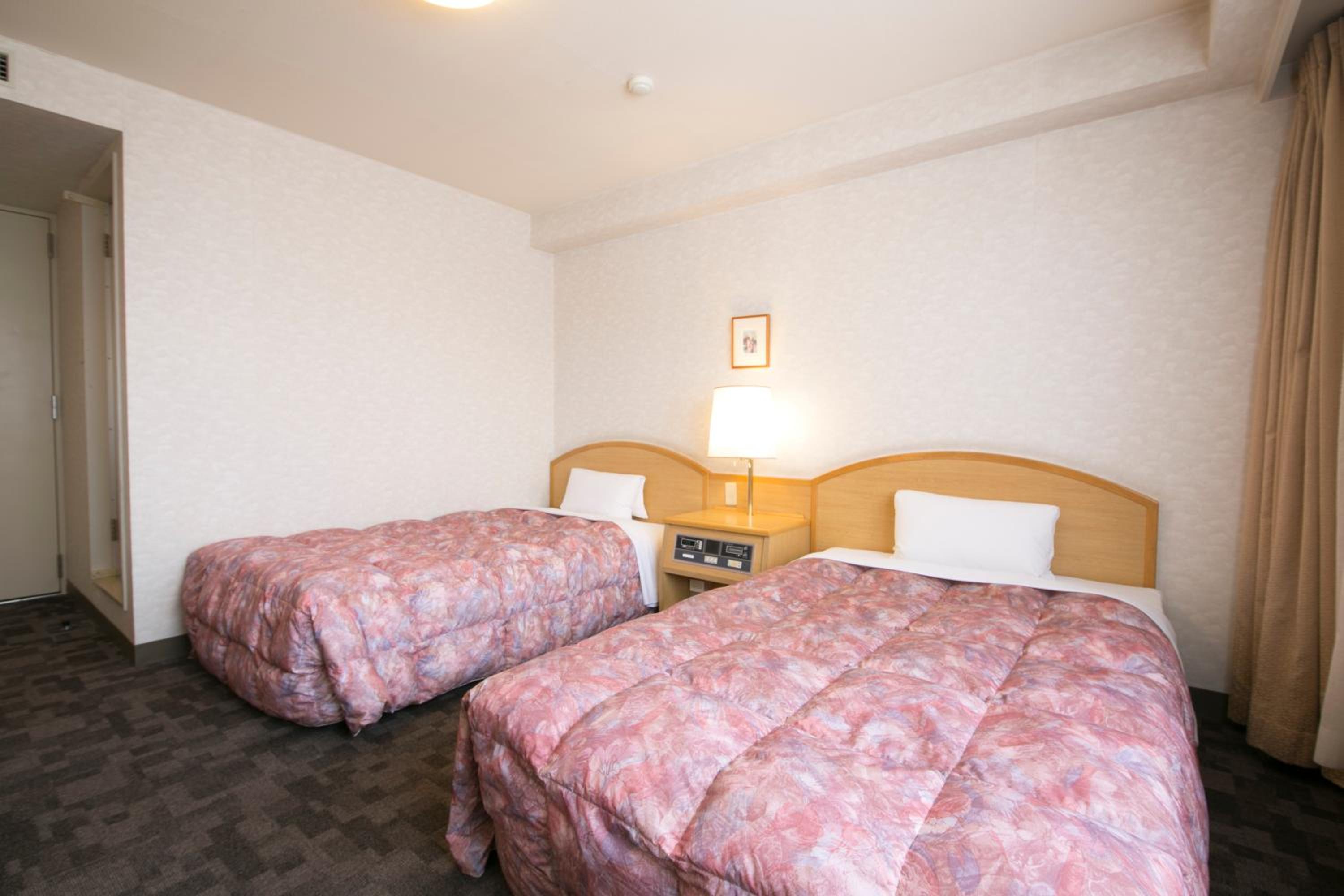 Twin Room - Non-Smoking - Photo 3