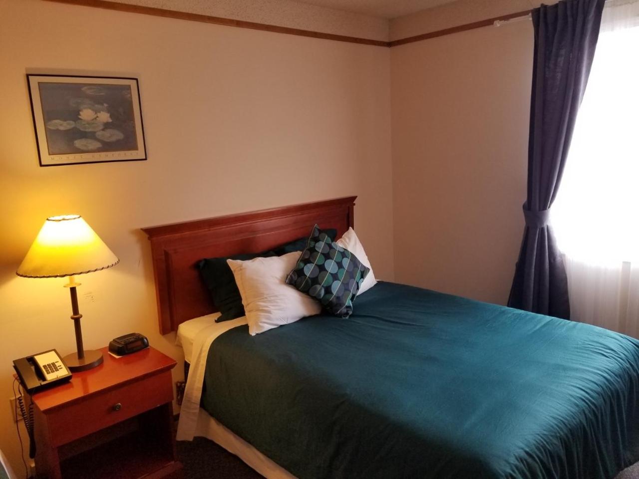 Queen Room - Non-Smoking