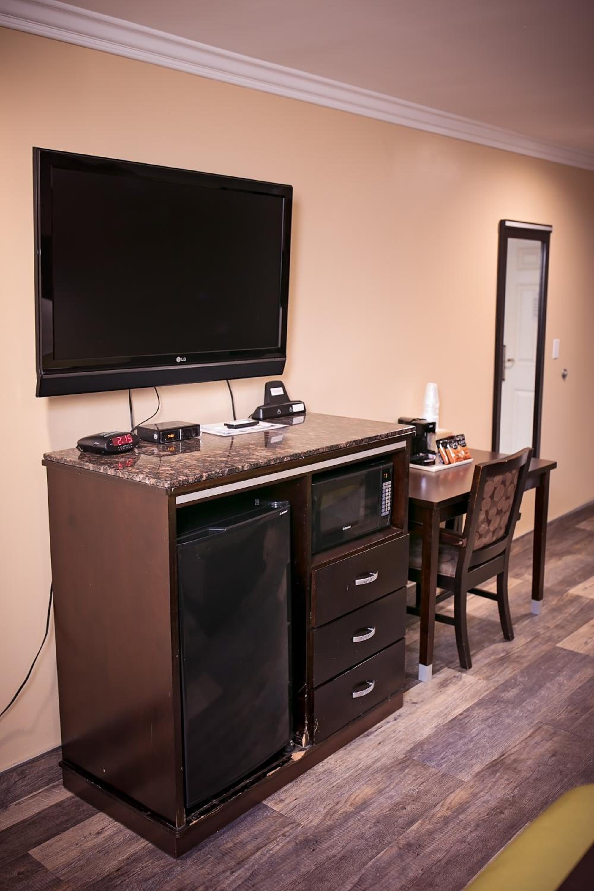Queen Room - Disability Access/Non-Smoking