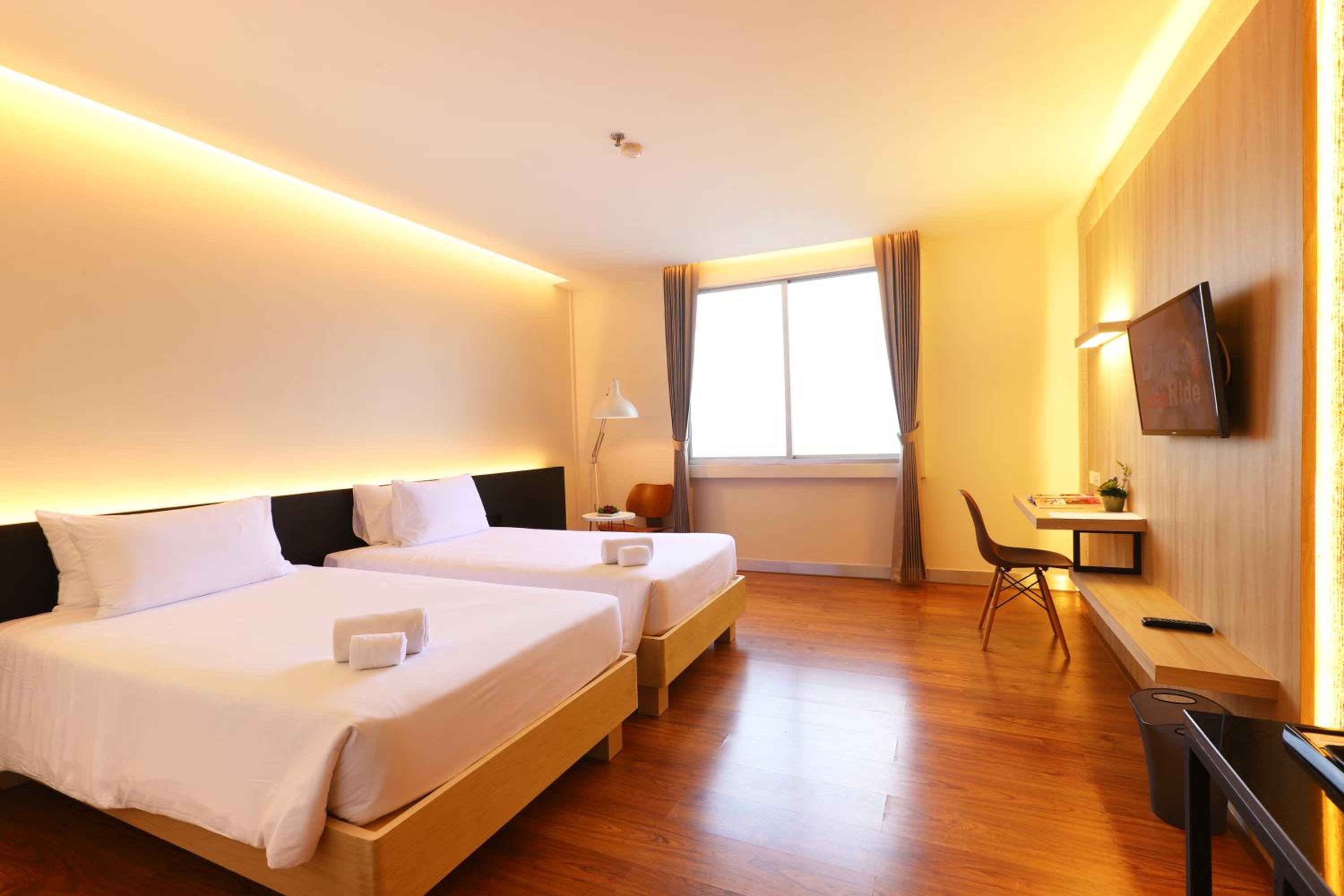 Deluxe Room Twin Bed - Photo 8
