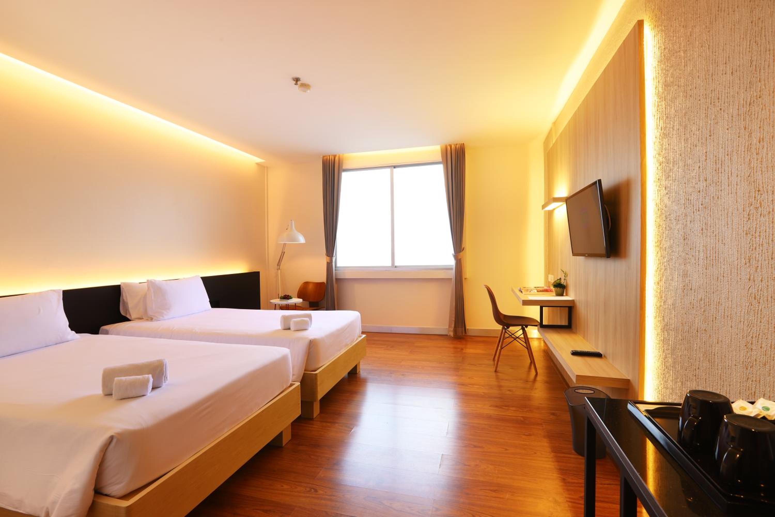 Deluxe Room Twin Bed - Photo 12