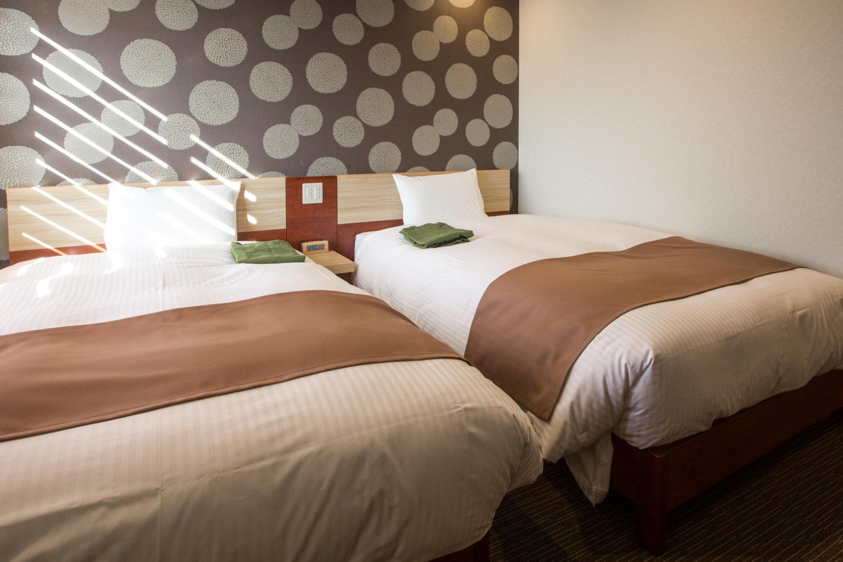 Standard Twin Room - Photo 9