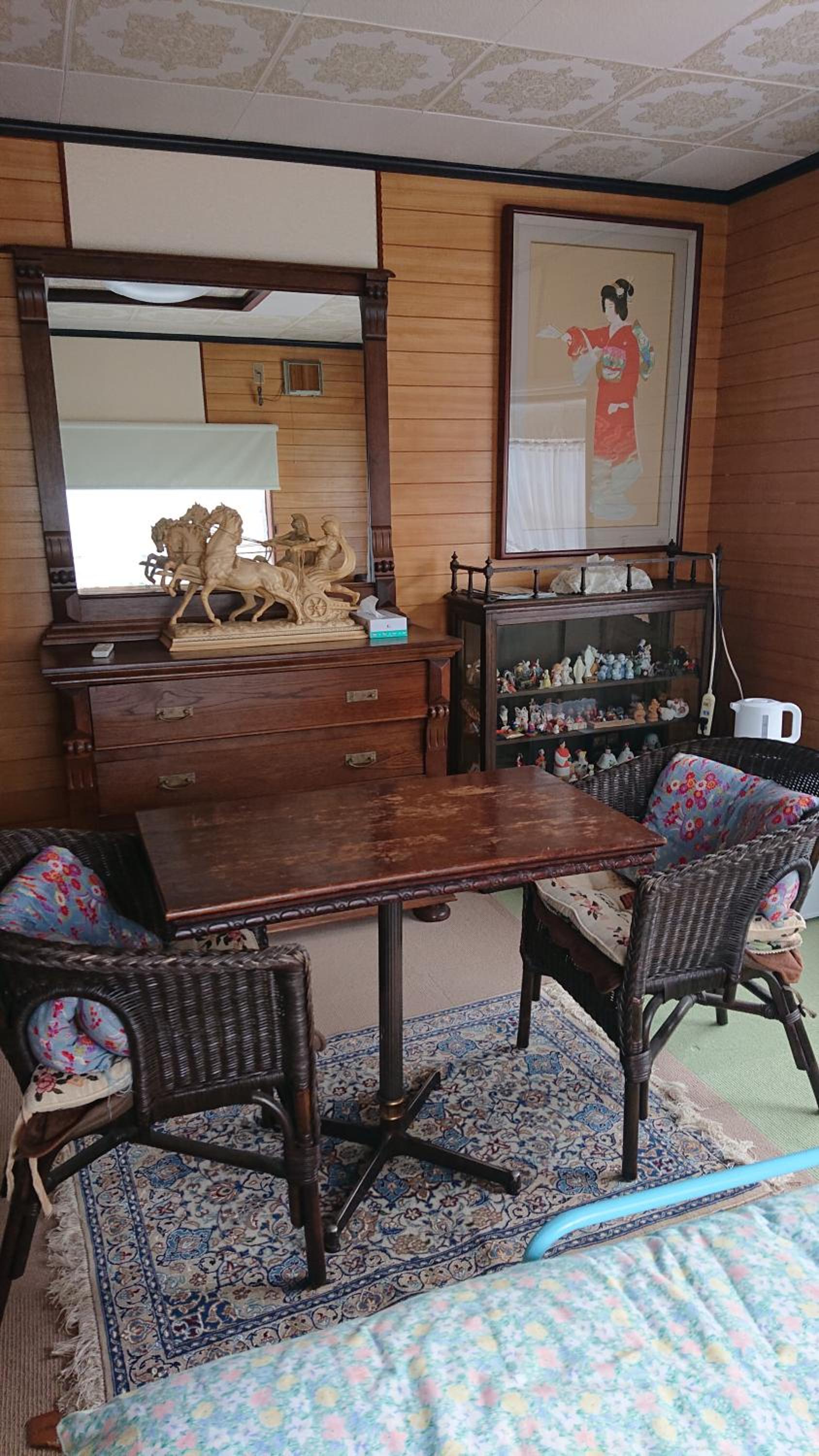 Small Twin Room - Photo 3